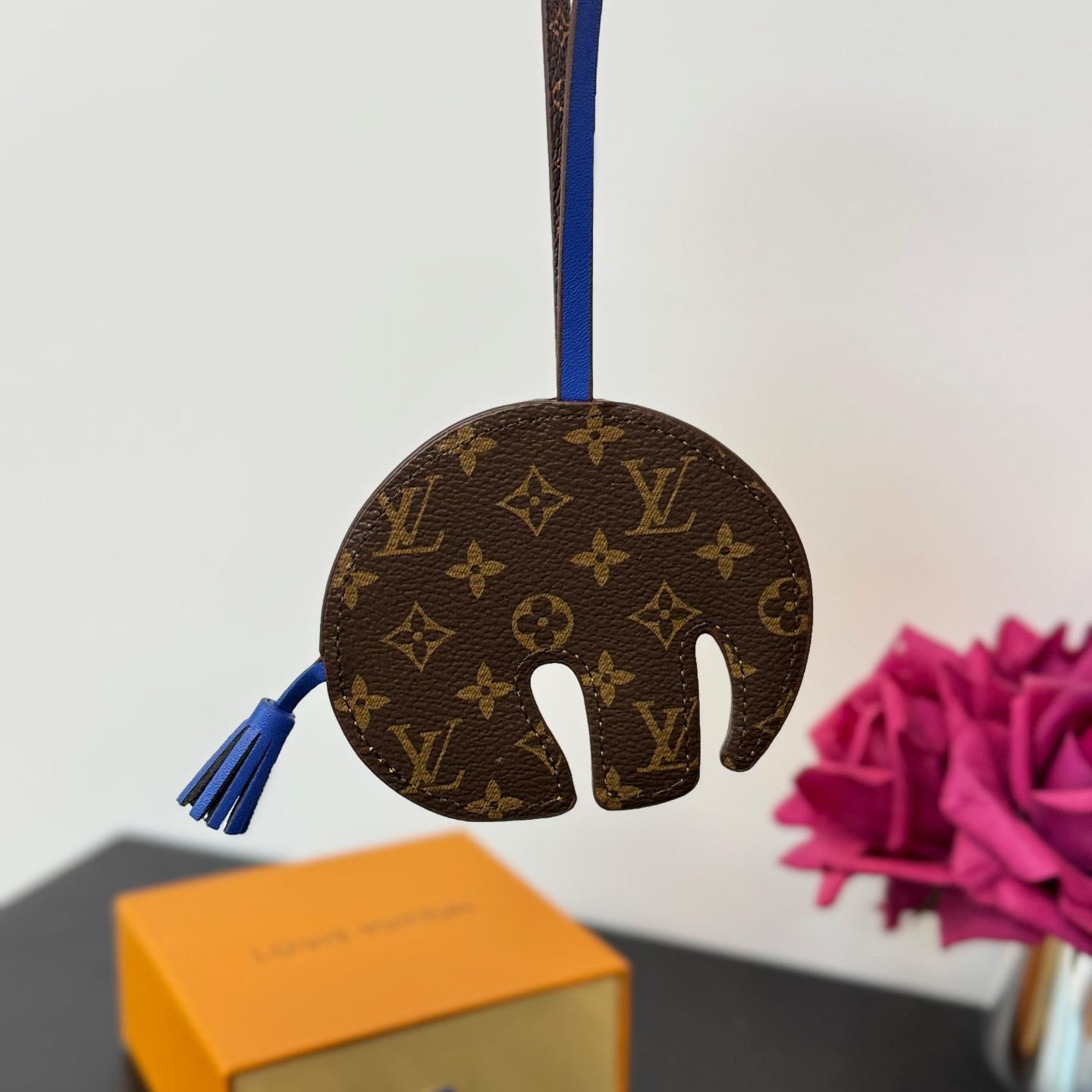 Louis Vuitton LV Elephant Bag Charm   M02325 - FashionPlug