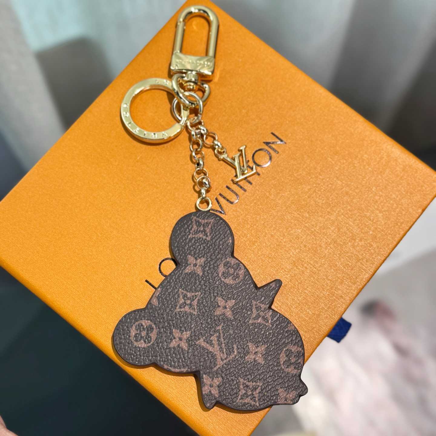 Louis Vuitton LV x TM Superflat Panda Key Holder   M02467 - FashionPlug