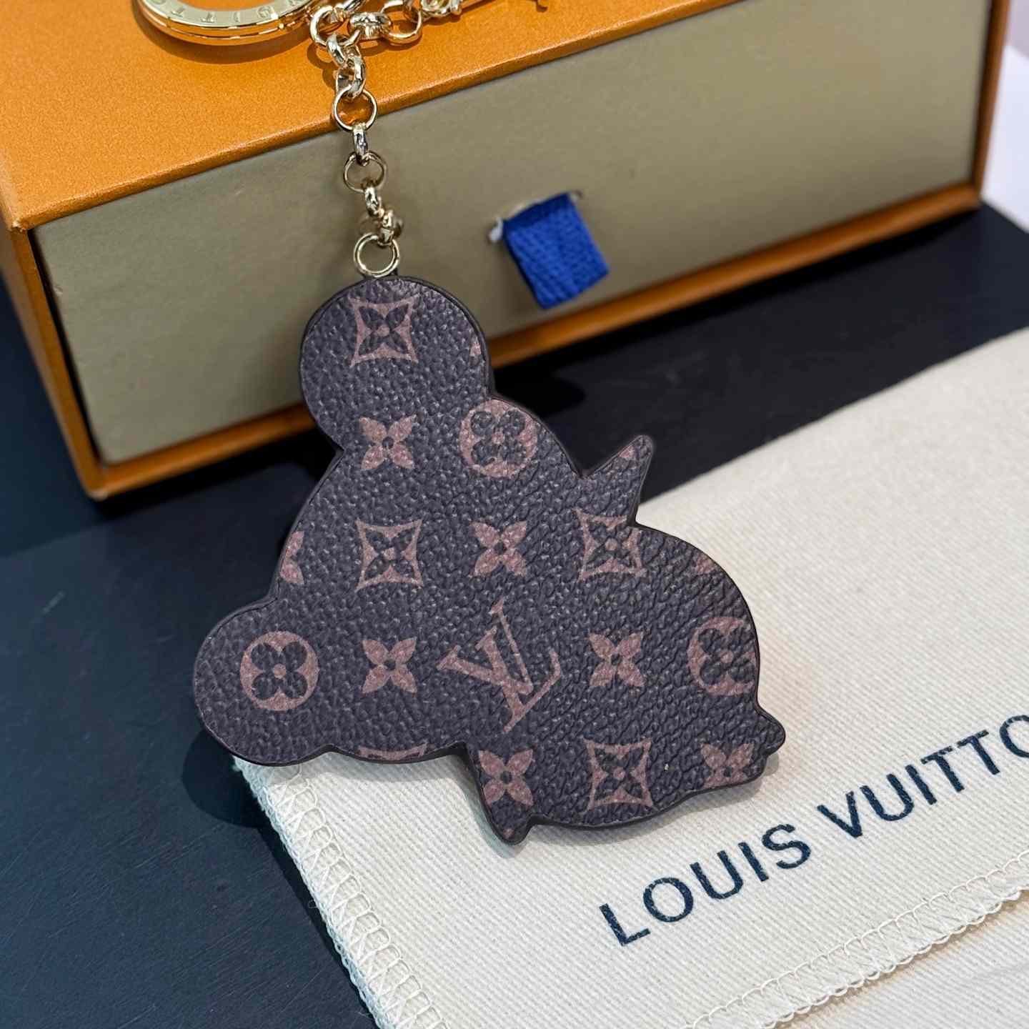 Louis Vuitton LV x TM Superflat Panda Key Holder   M02467 - FashionPlug
