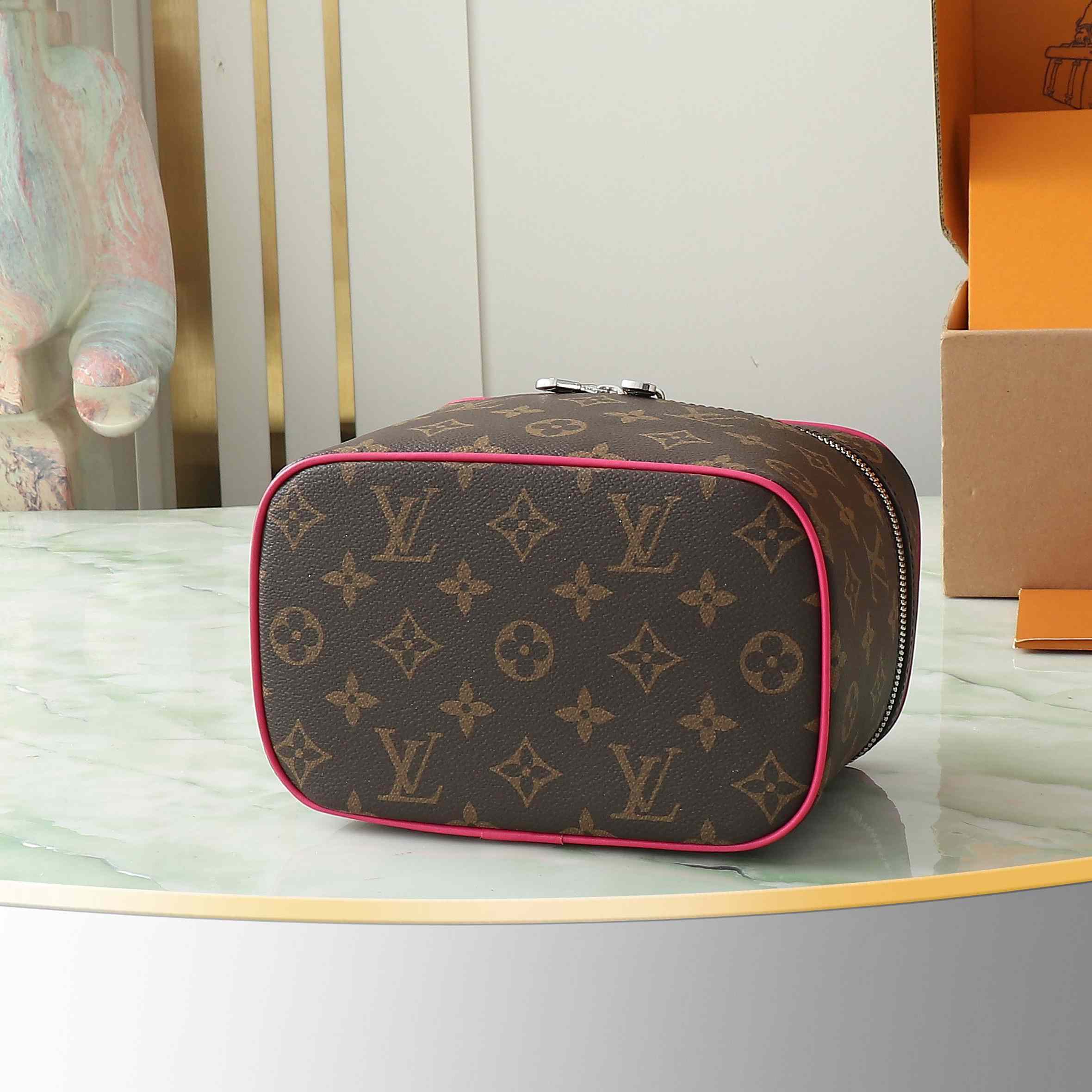 Louis Vuitton Nice Mini  M12650 - FashionPlug