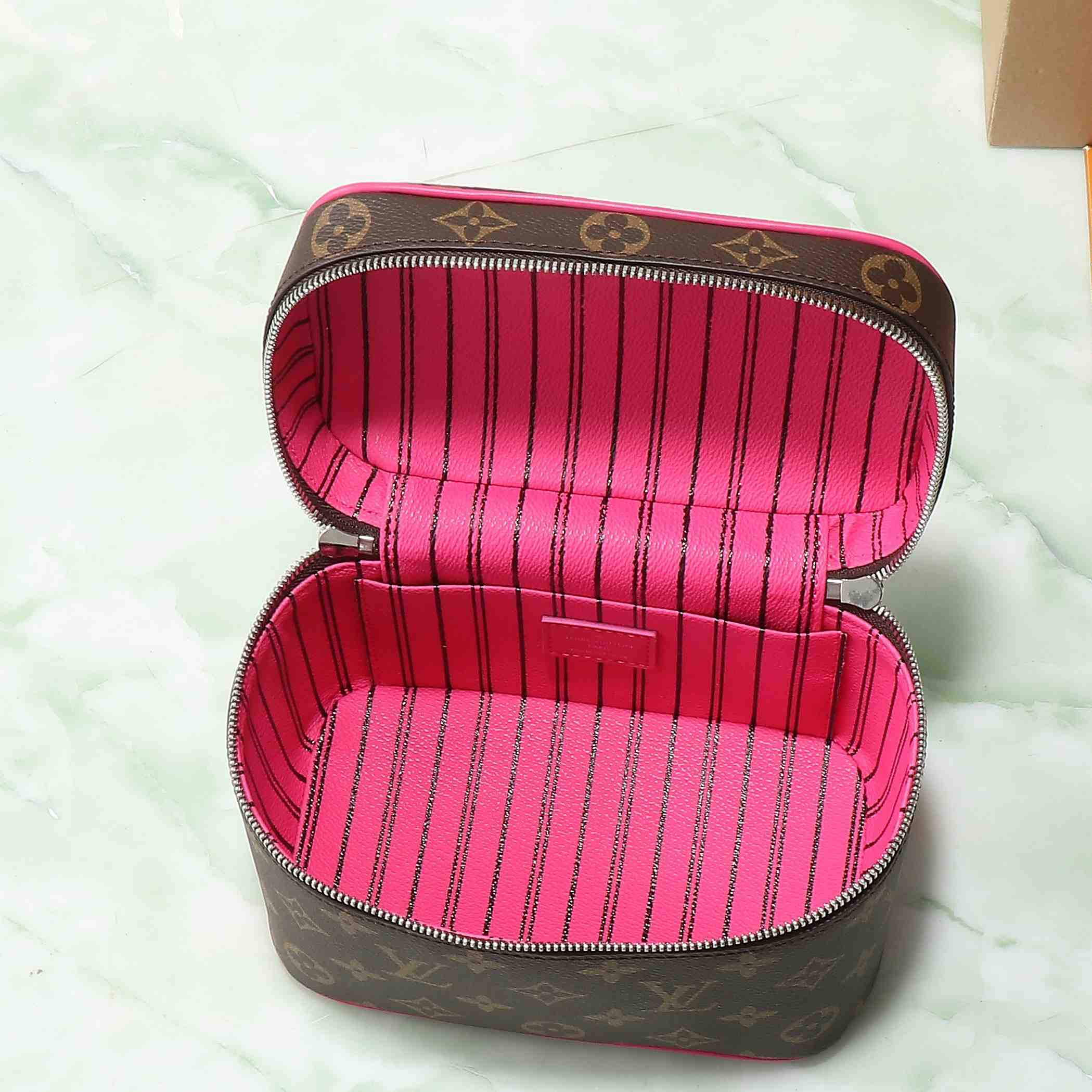 Louis Vuitton Nice Mini  M12650 - FashionPlug