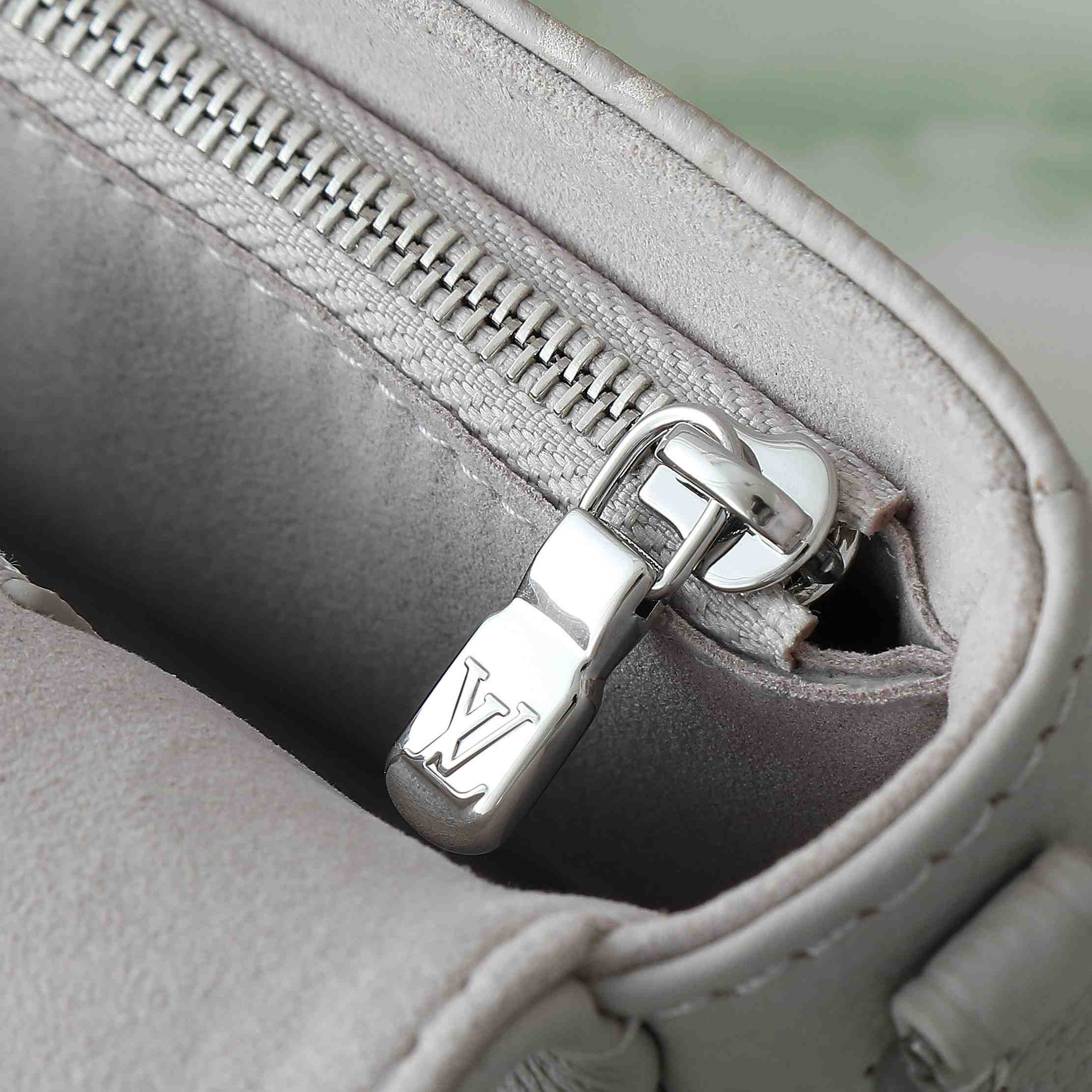 Louis Vuitton Wallet on Chain Ivy    M14225 - FashionPlug