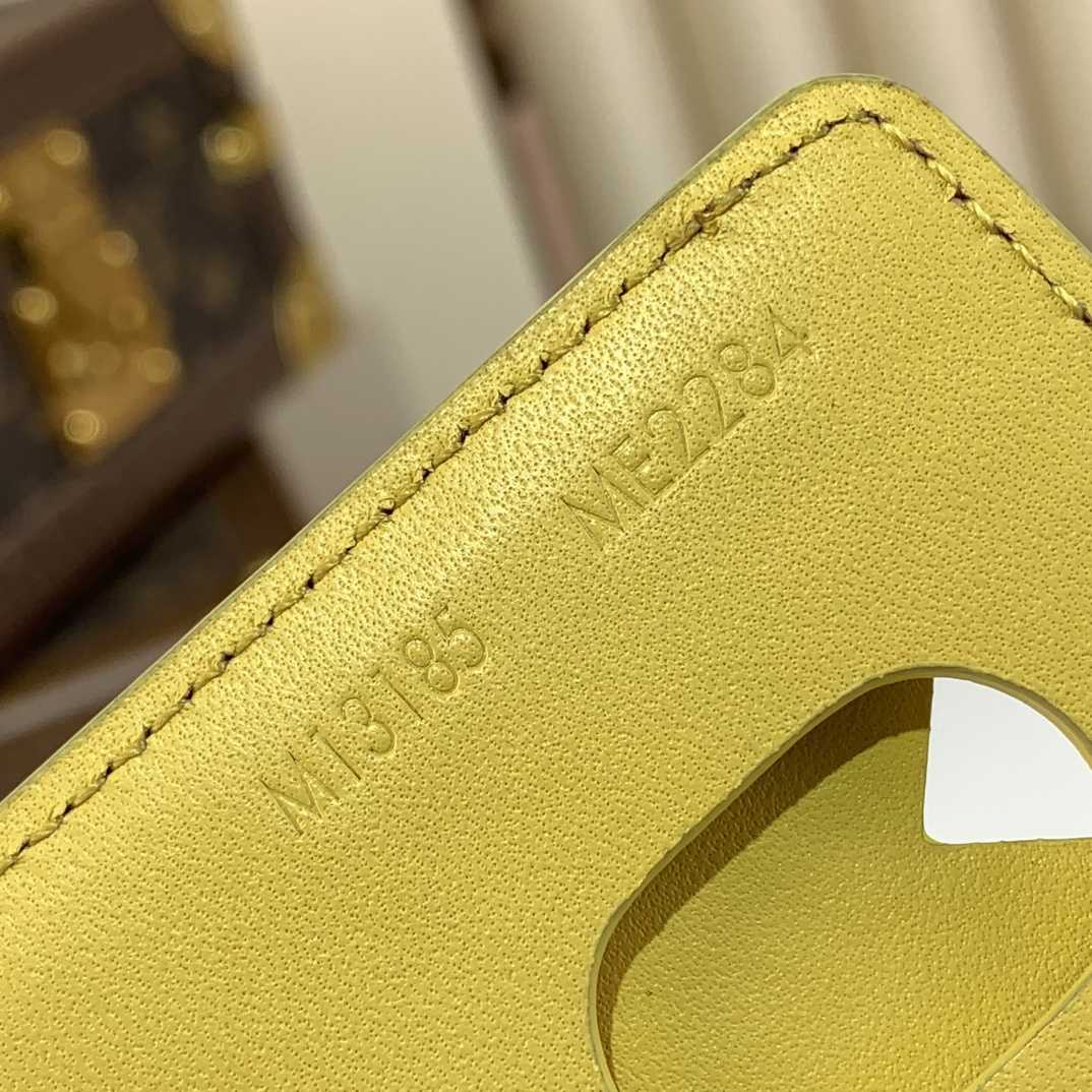 Louis Vuitton Porte-Cartes Magnet  M12853 - FashionPlug