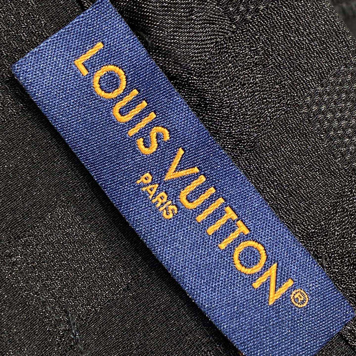 Louis Vuitton Graphic Jacquard Fluid Shorts  1AHCD5 - FashionPlug