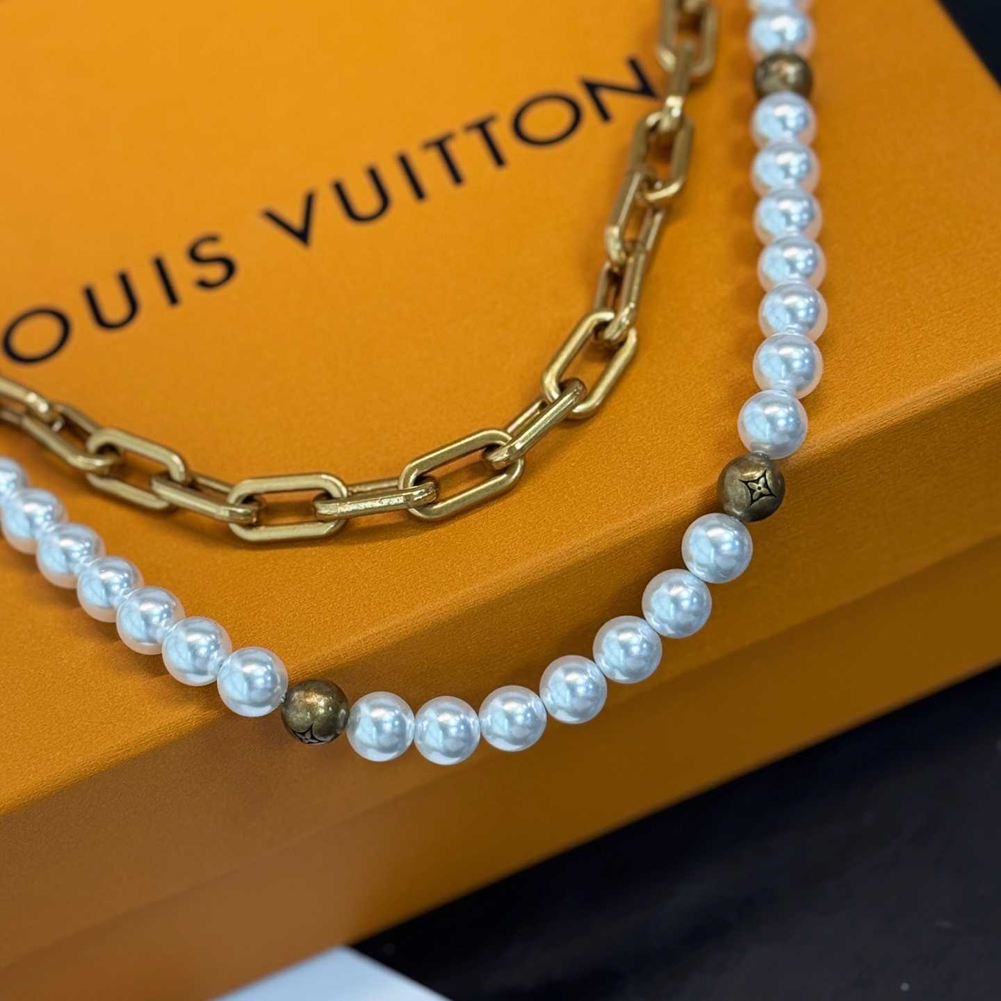 Louis Vuitton Chain Belt Pearls Bag Charm  M01689 - FashionPlug