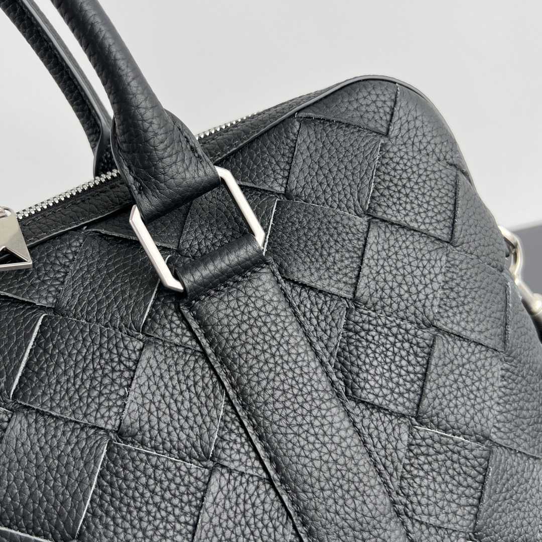 Bottega Veneta Men's Slim Intrecciato Briefcase in Black - FashionPlug