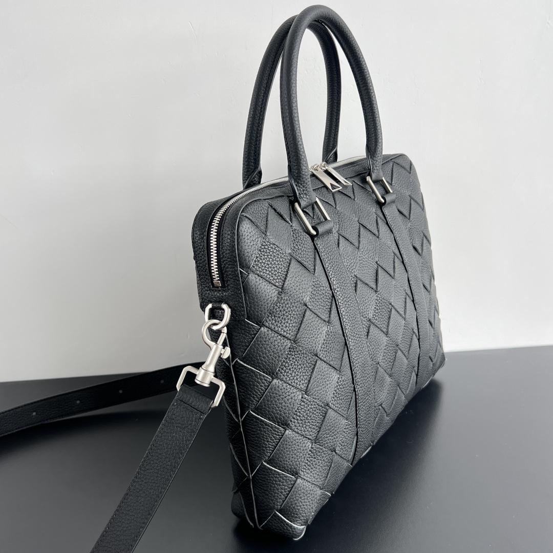 Bottega Veneta Men's Slim Intrecciato Briefcase in Black - FashionPlug