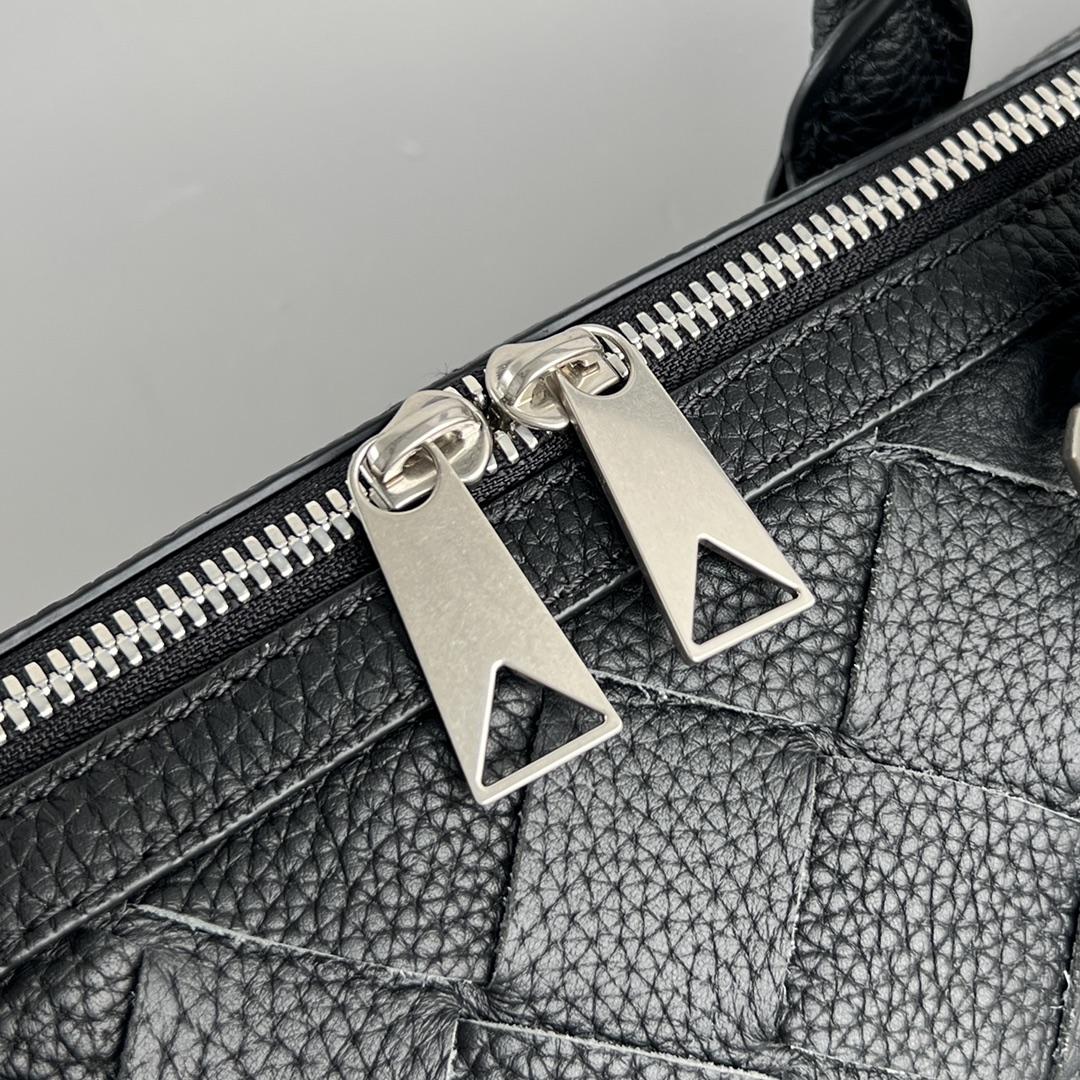 Bottega Veneta Men's Slim Intrecciato Briefcase in Black - FashionPlug