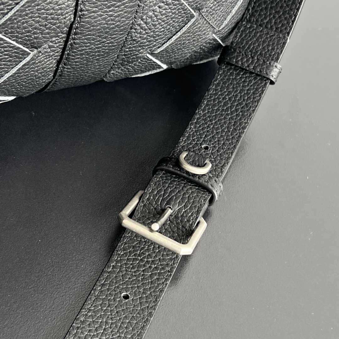 Bottega Veneta Men's Slim Intrecciato Briefcase in Black - FashionPlug