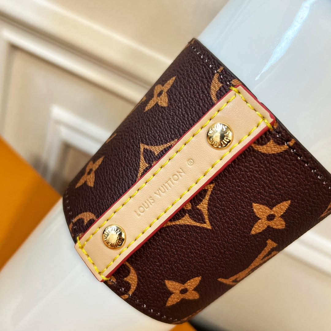 Louis Vuitton Cup Louis - FashionPlug