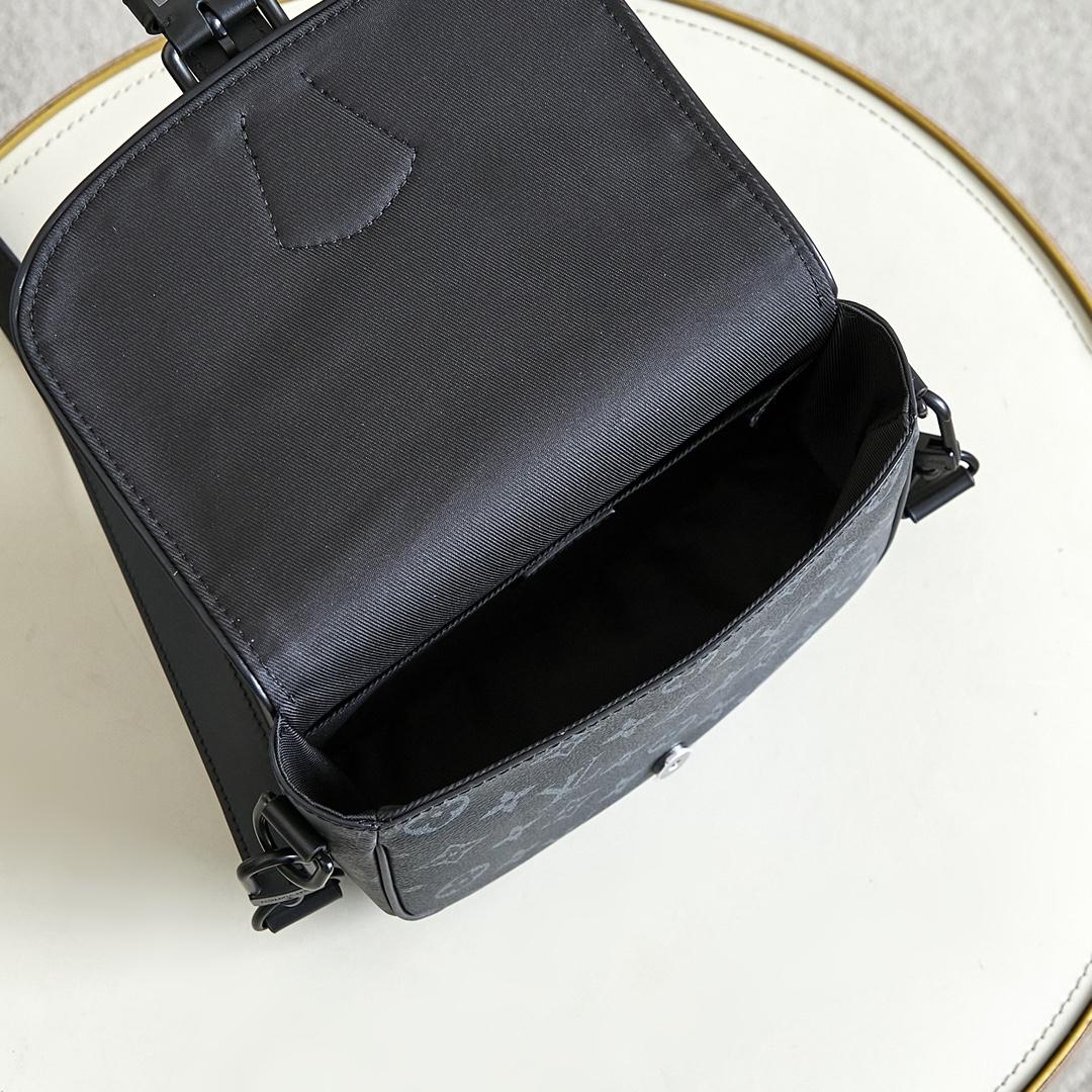 Louis Vuitton Montsouris Messenger PM   M12519 - FashionPlug