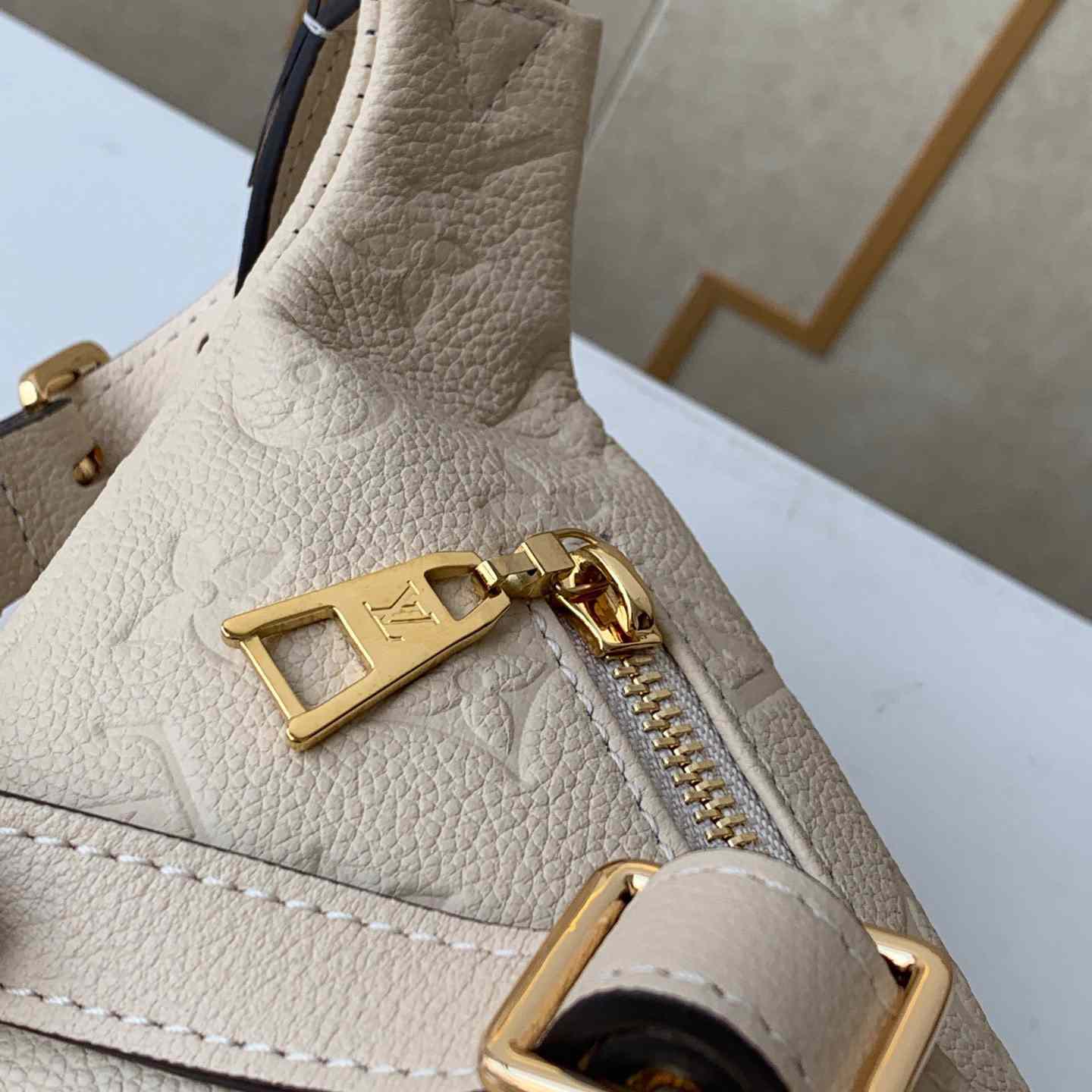 Louis Vuitton Bumbag  M44812  - FashionPlug