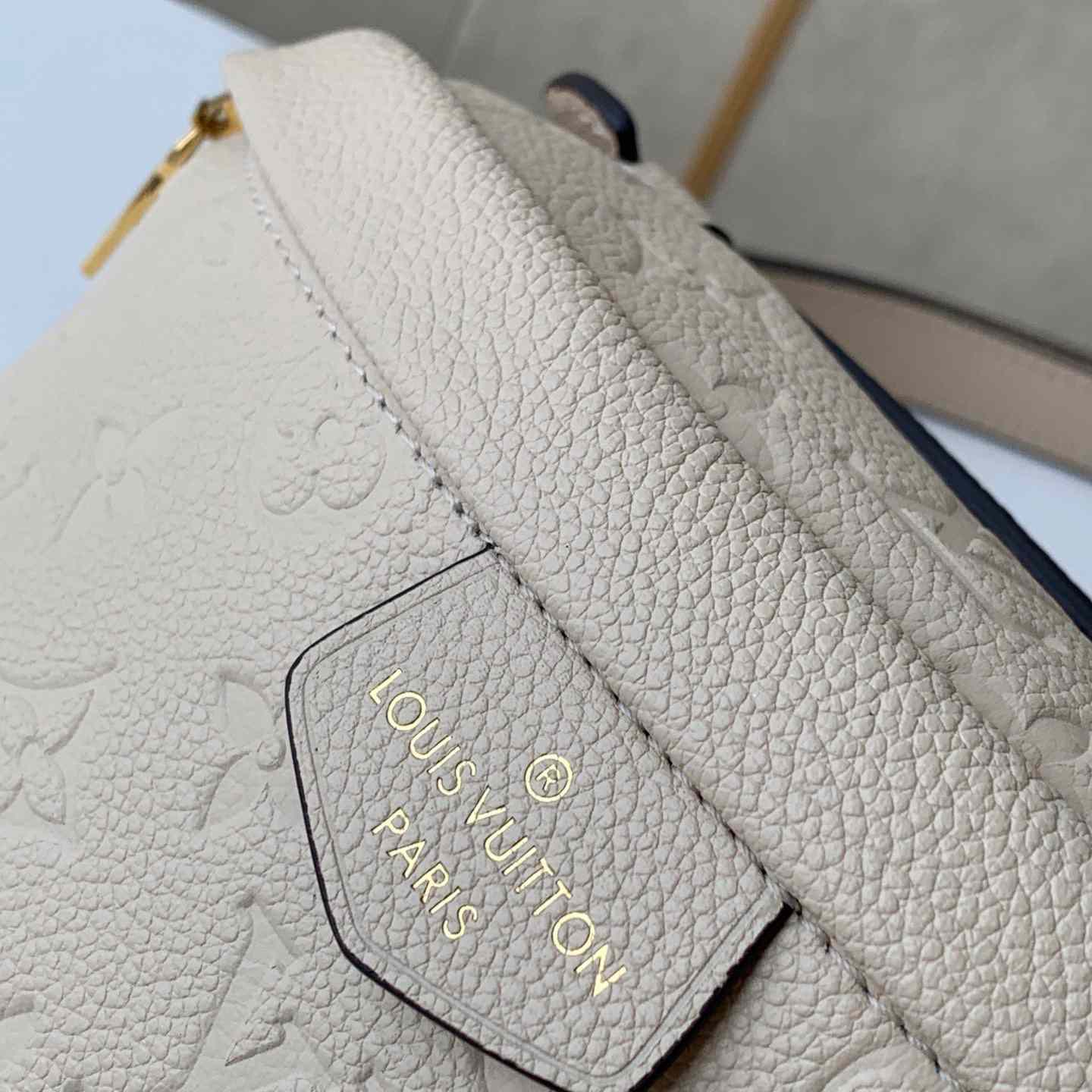 Louis Vuitton Bumbag  M44812  - FashionPlug