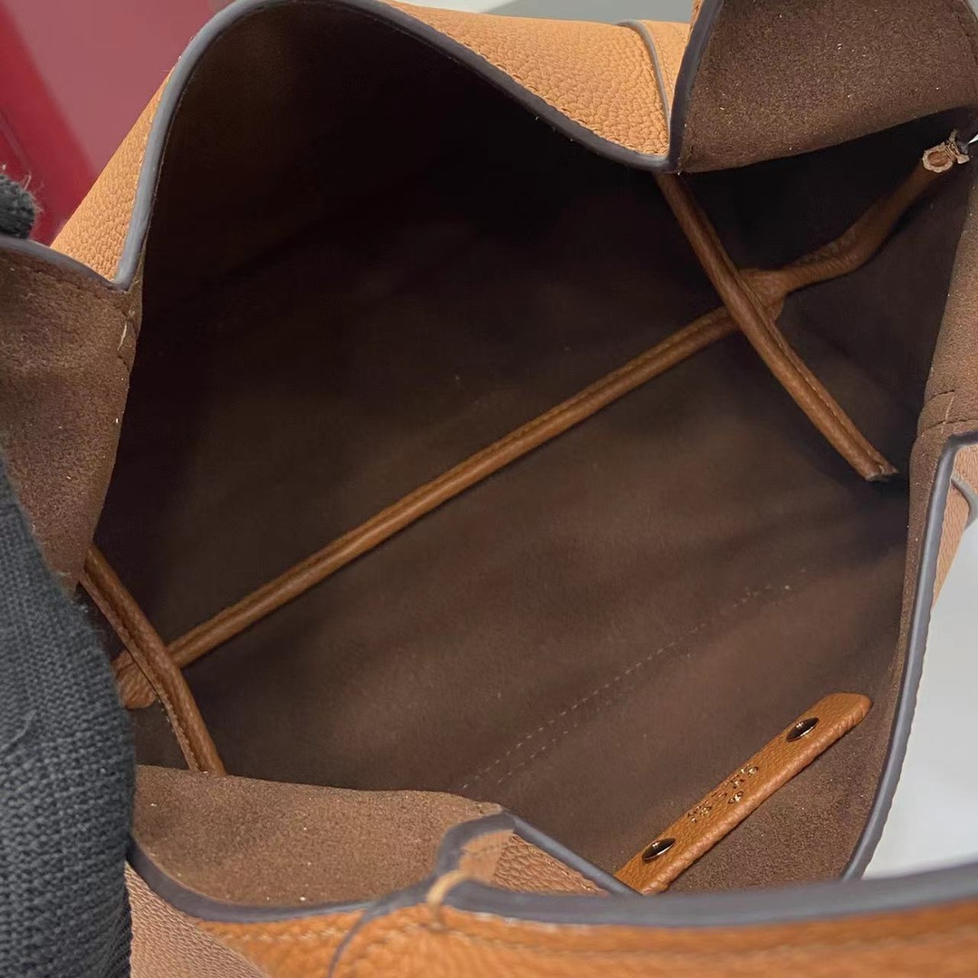 Gucci Softbit Medium Top Handle Bag - FashionPlug