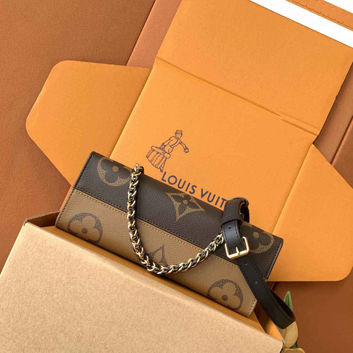 Louis Vuitton OnTheGo East West Chain  M14236 - FashionPlug