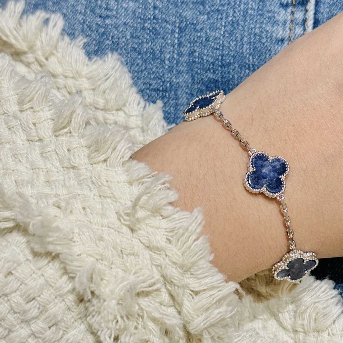 Van Cleef & Arpels Bracelet - FashionPlug