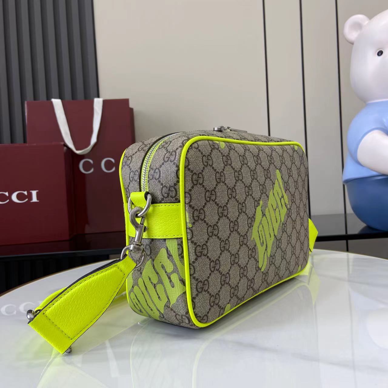 Gucci Medium Crossbody Bag With Print - FashionPlug