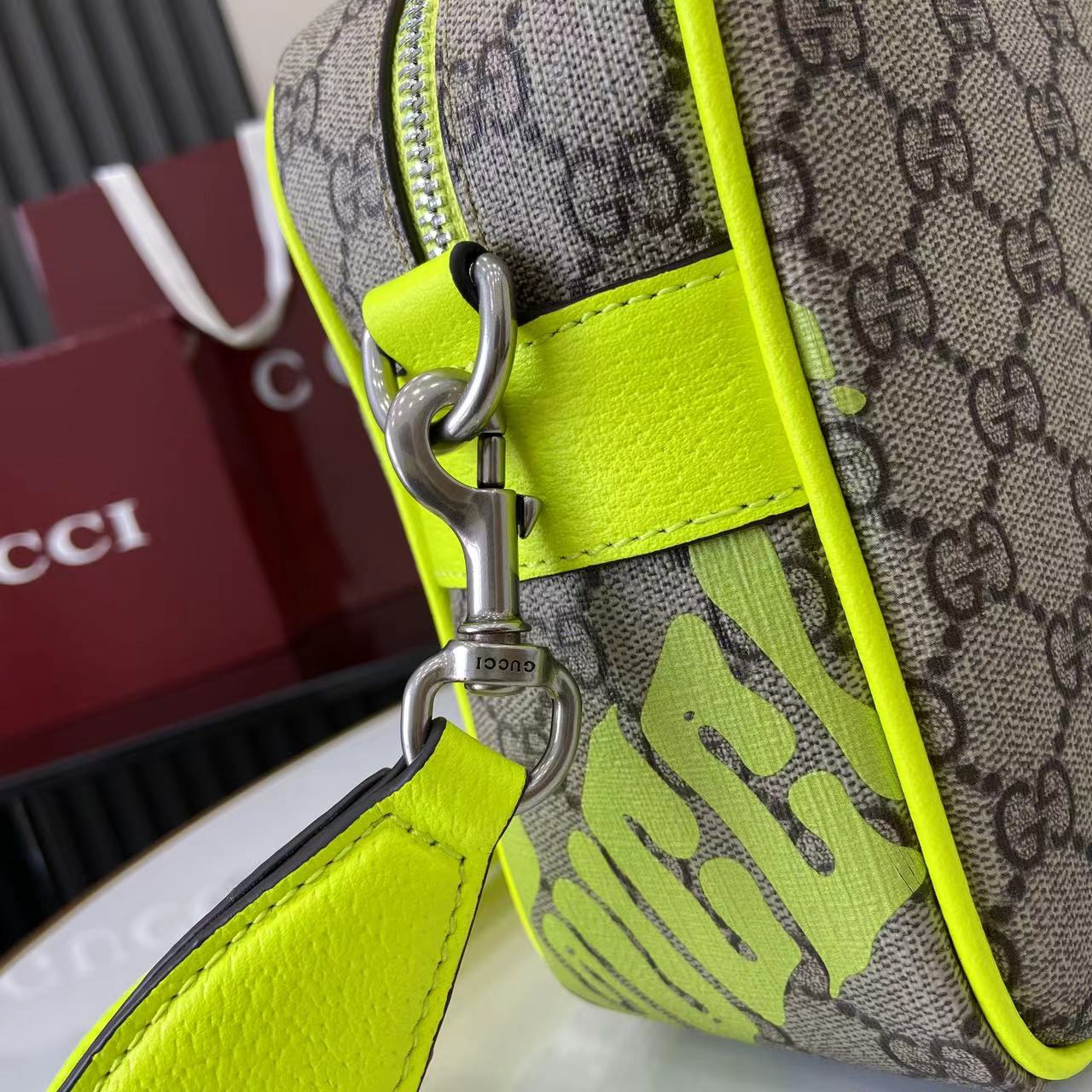 Gucci Medium Crossbody Bag With Print - FashionPlug