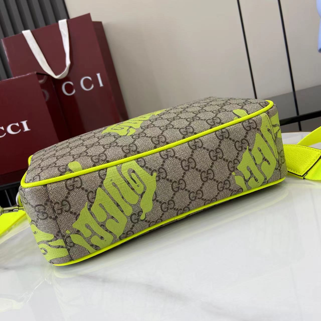 Gucci Medium Crossbody Bag With Print - FashionPlug