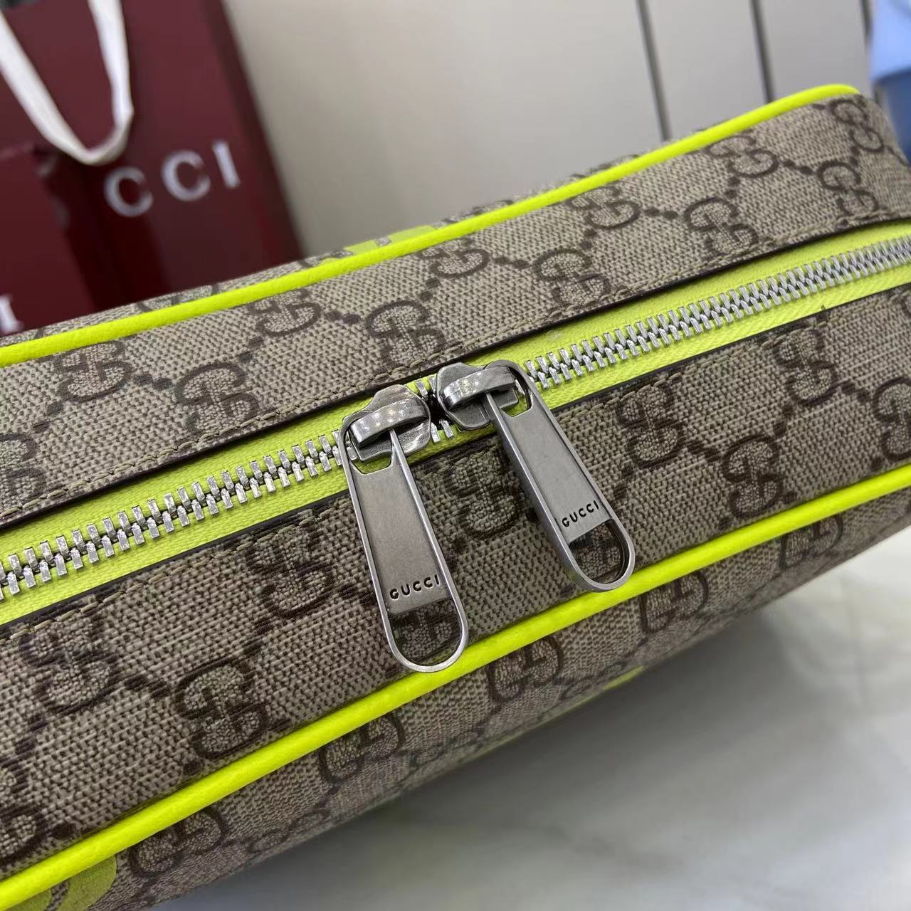 Gucci Medium Crossbody Bag With Print - FashionPlug