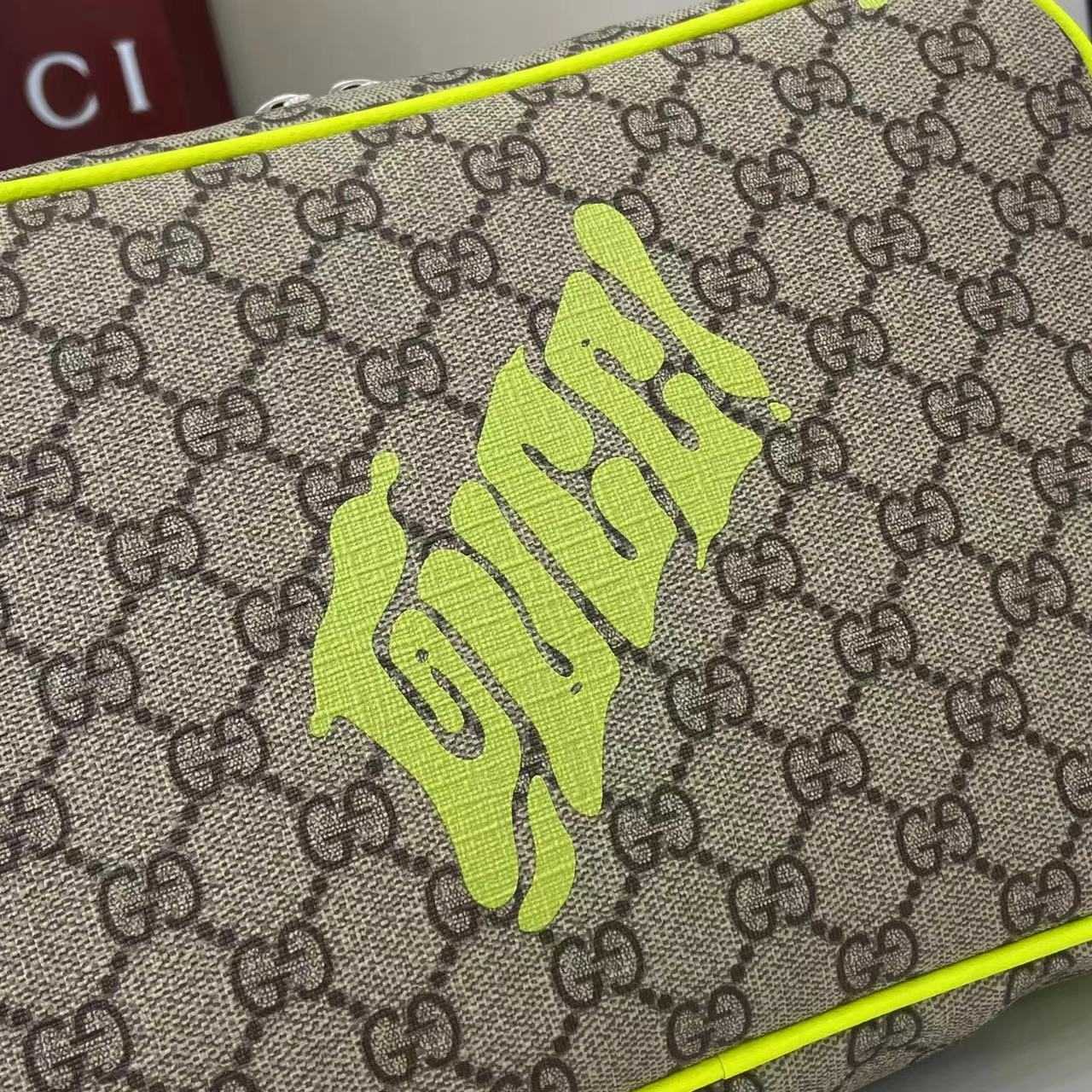 Gucci Medium Crossbody Bag With Print - FashionPlug