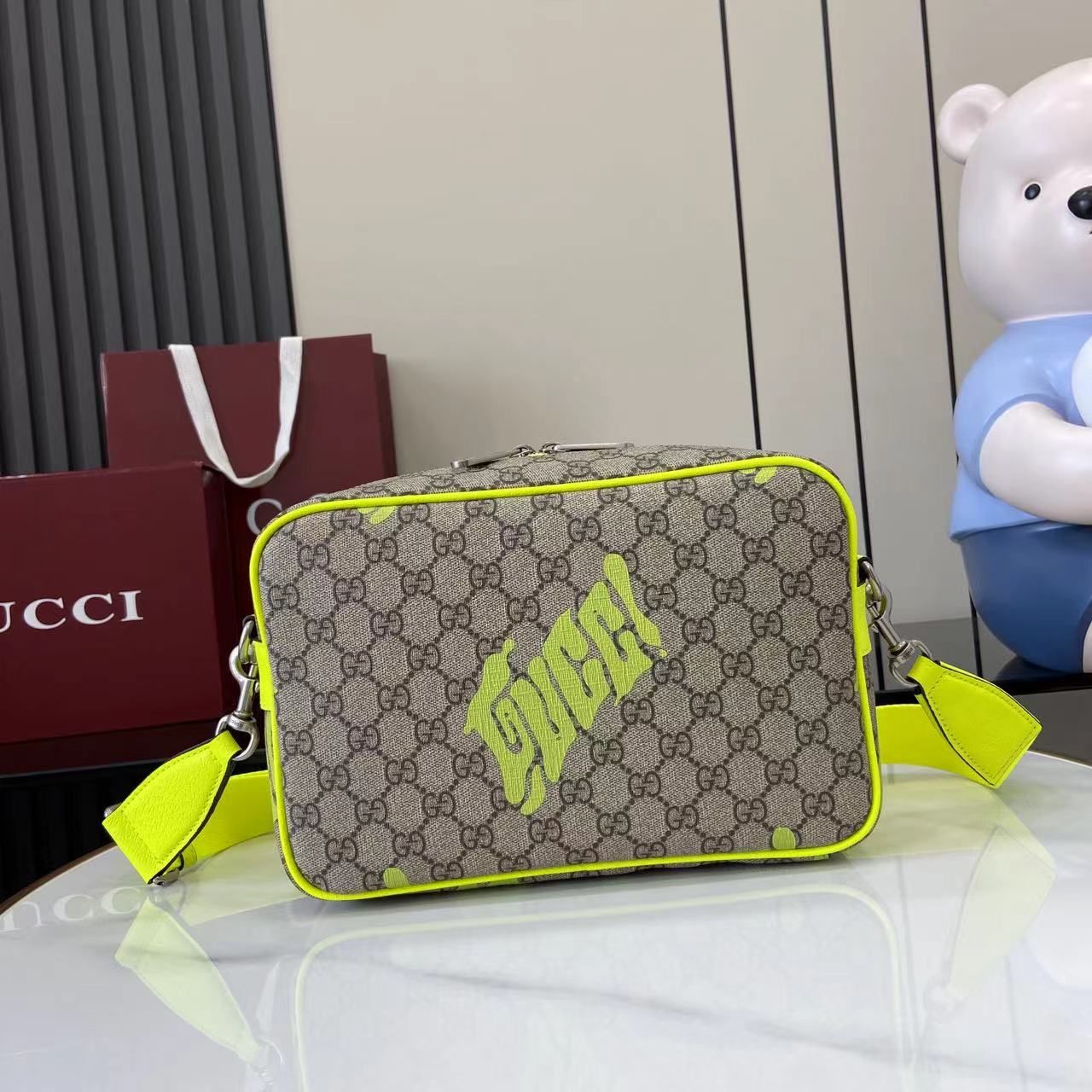 Gucci Medium Crossbody Bag With Print - FashionPlug