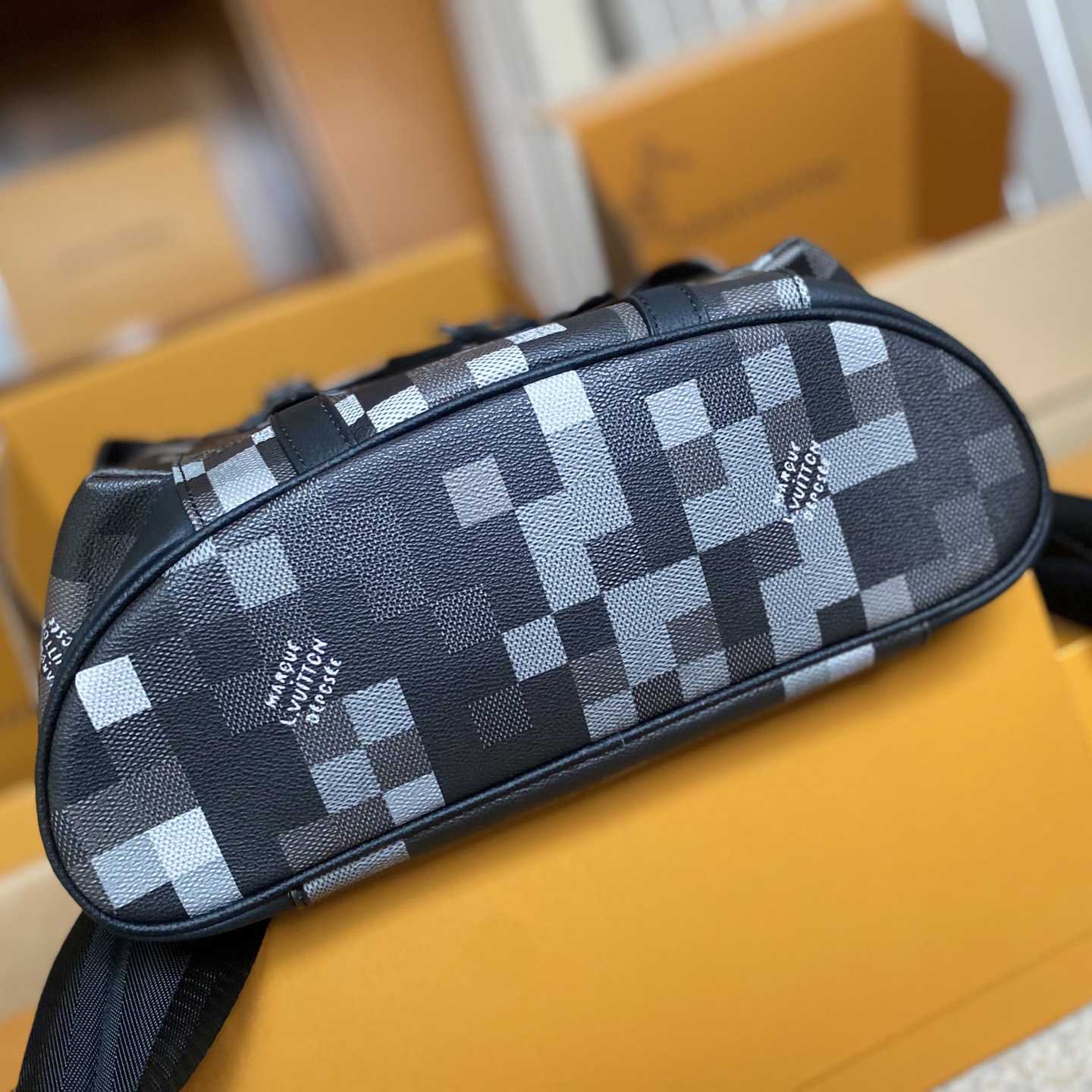 Louis Vuitton Christopher MM   M14952 - FashionPlug