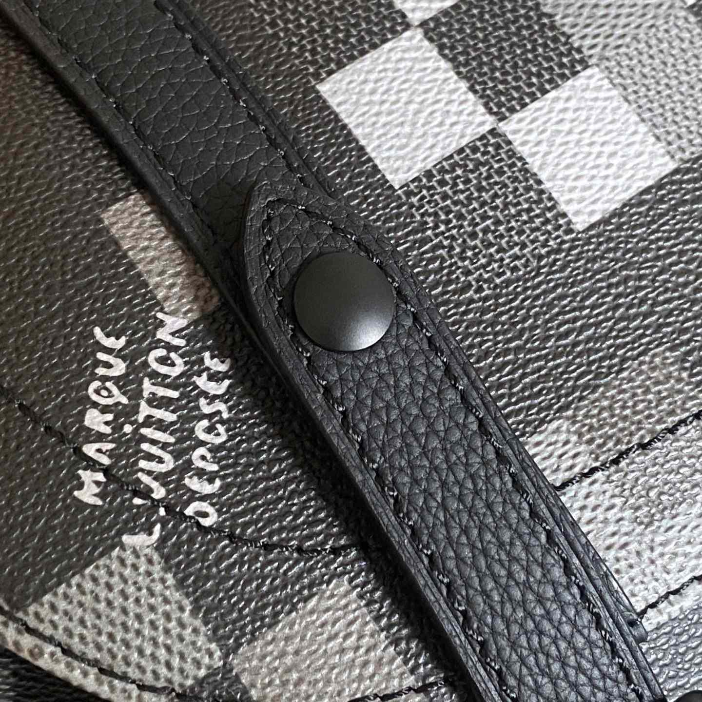Louis Vuitton Christopher MM   M14952 - FashionPlug