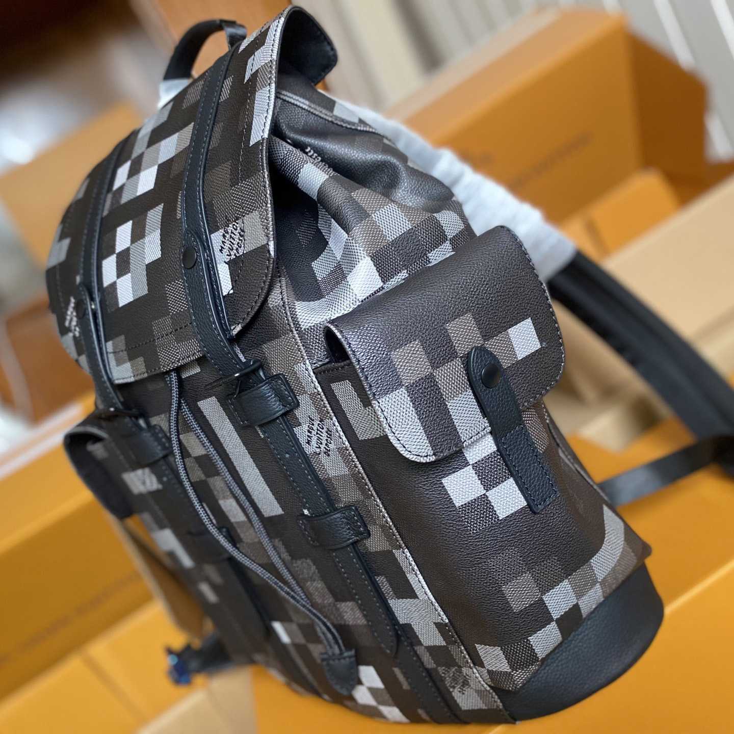 Louis Vuitton Christopher MM   M14952 - FashionPlug