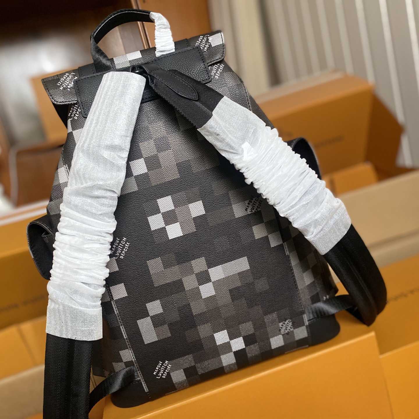 Louis Vuitton Christopher MM   M14952 - FashionPlug