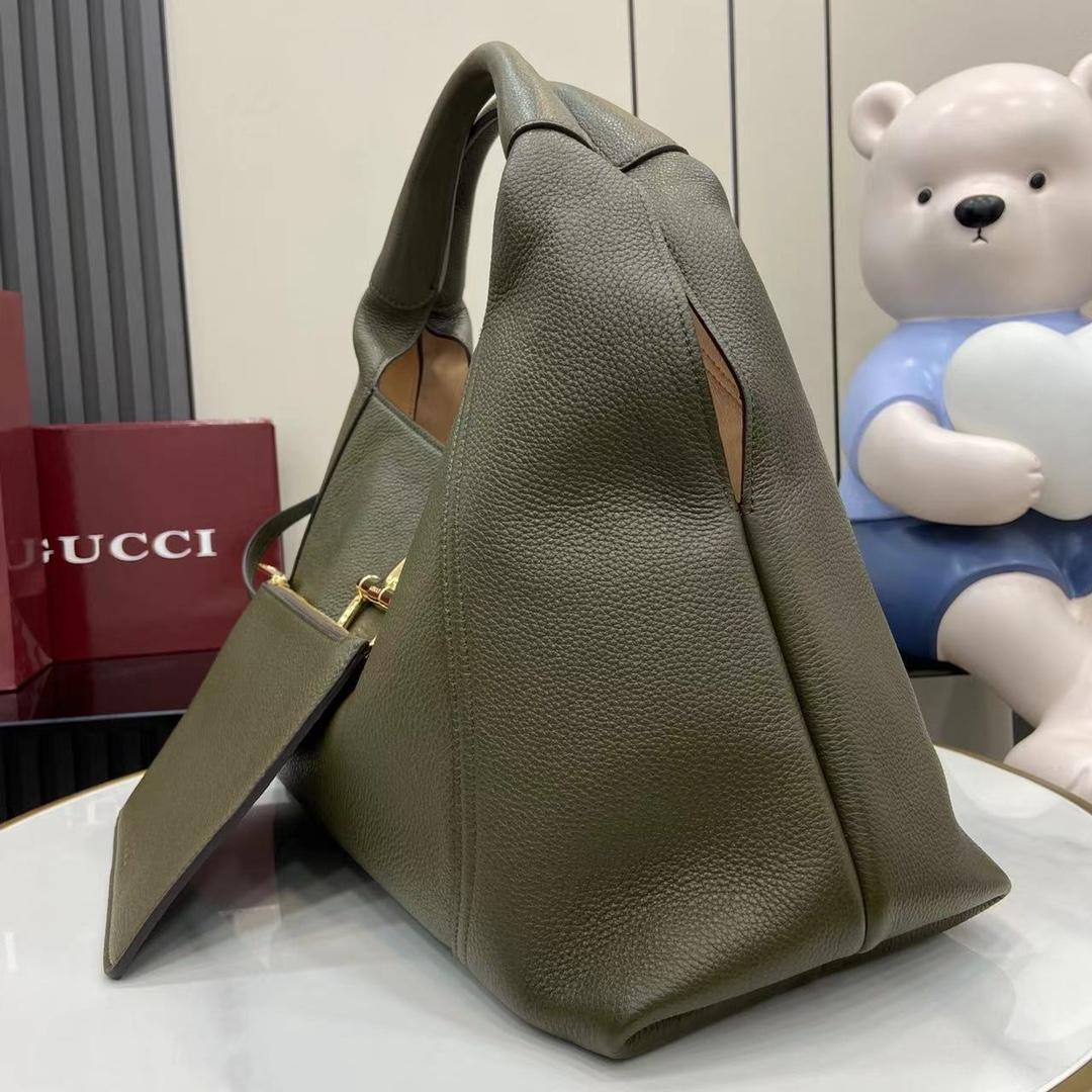 Gucci Softbit Maxi Shoulder Bag - FashionPlug