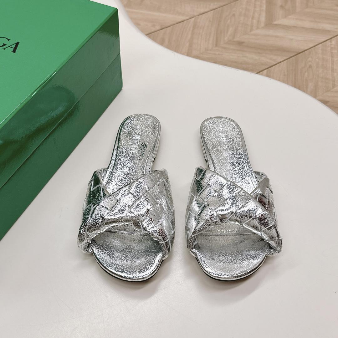 Bottega Veneta Blink Flat Mule - FashionPlug