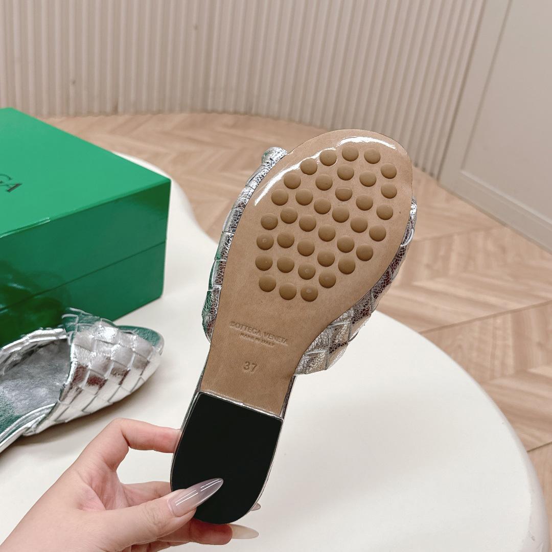 Bottega Veneta Blink Flat Mule - FashionPlug