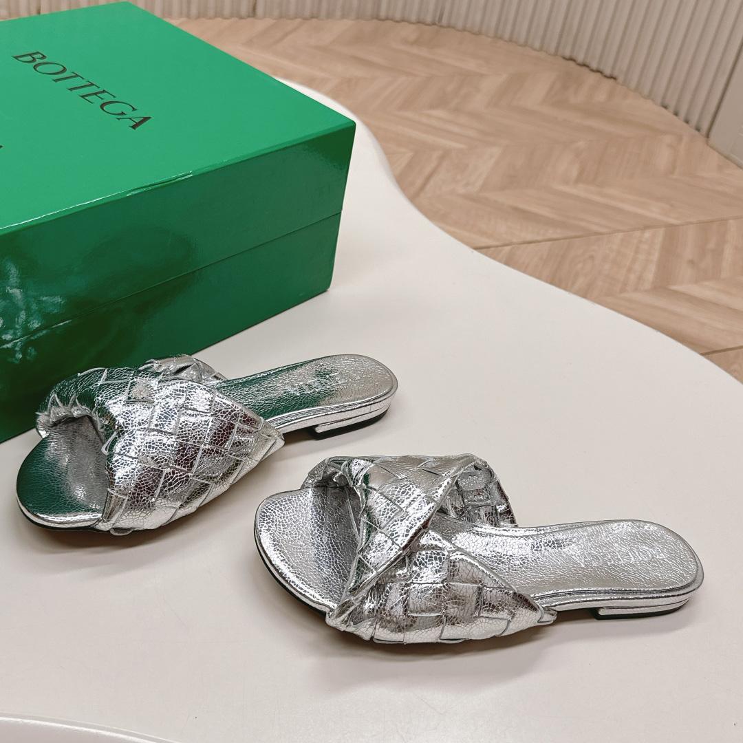 Bottega Veneta Blink Flat Mule - FashionPlug