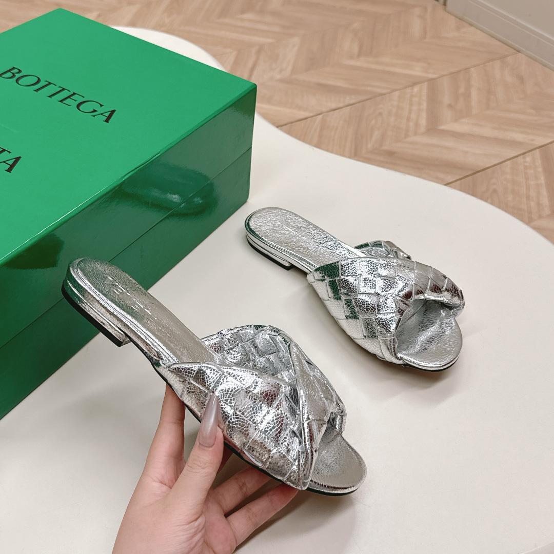 Bottega Veneta Blink Flat Mule - FashionPlug