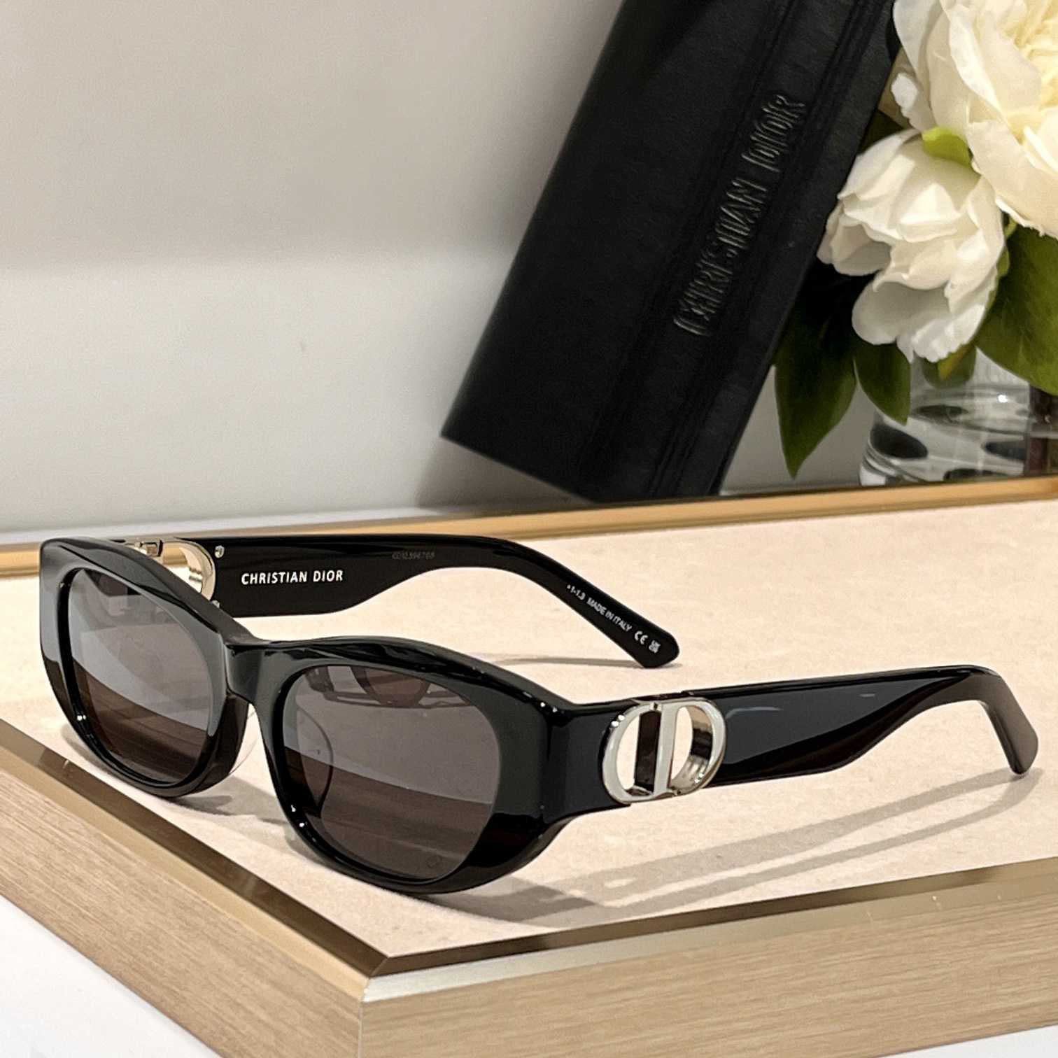 Dior 30Montaigne S9U Sunglasses  - FashionPlug