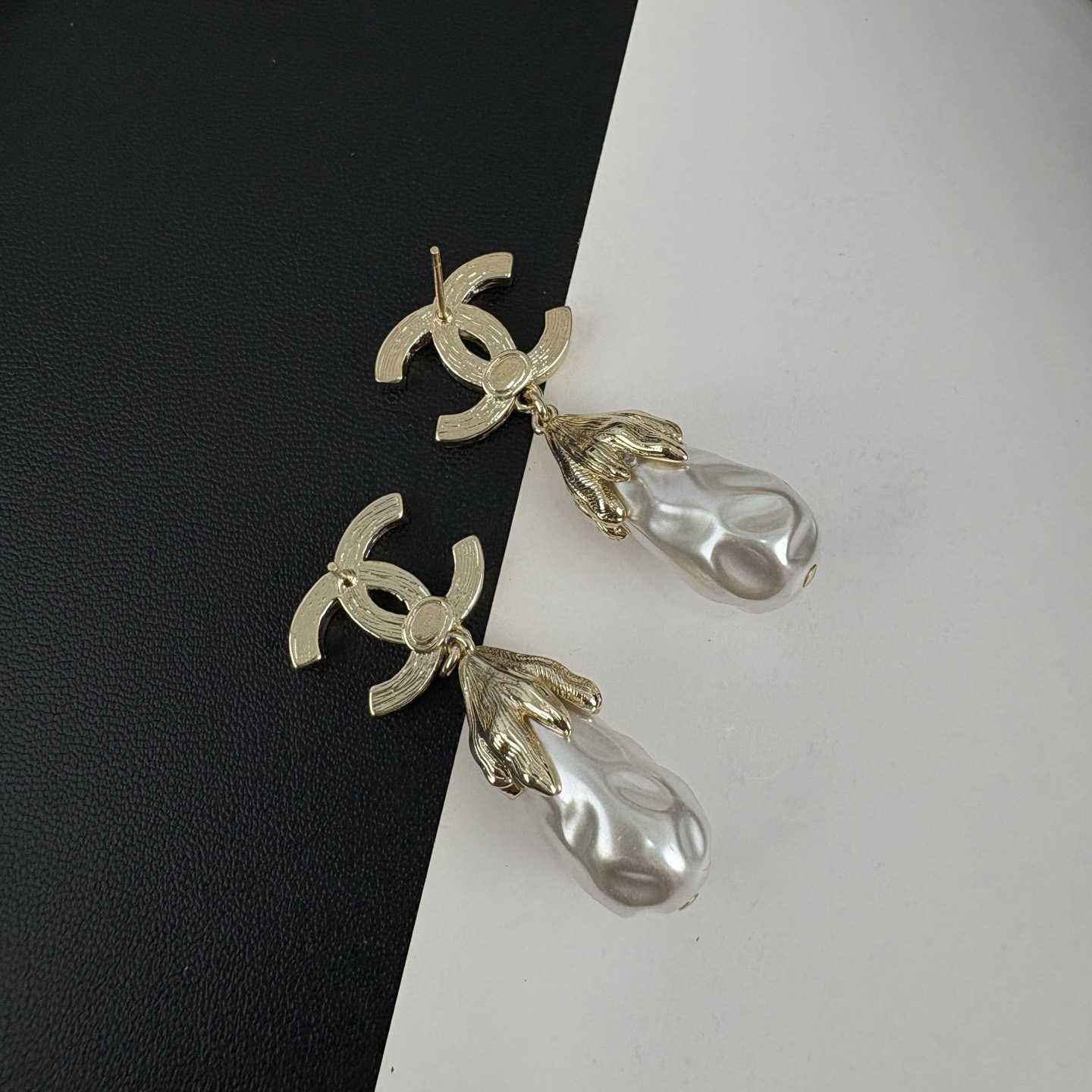 Chanel Earrings - FashionPlug