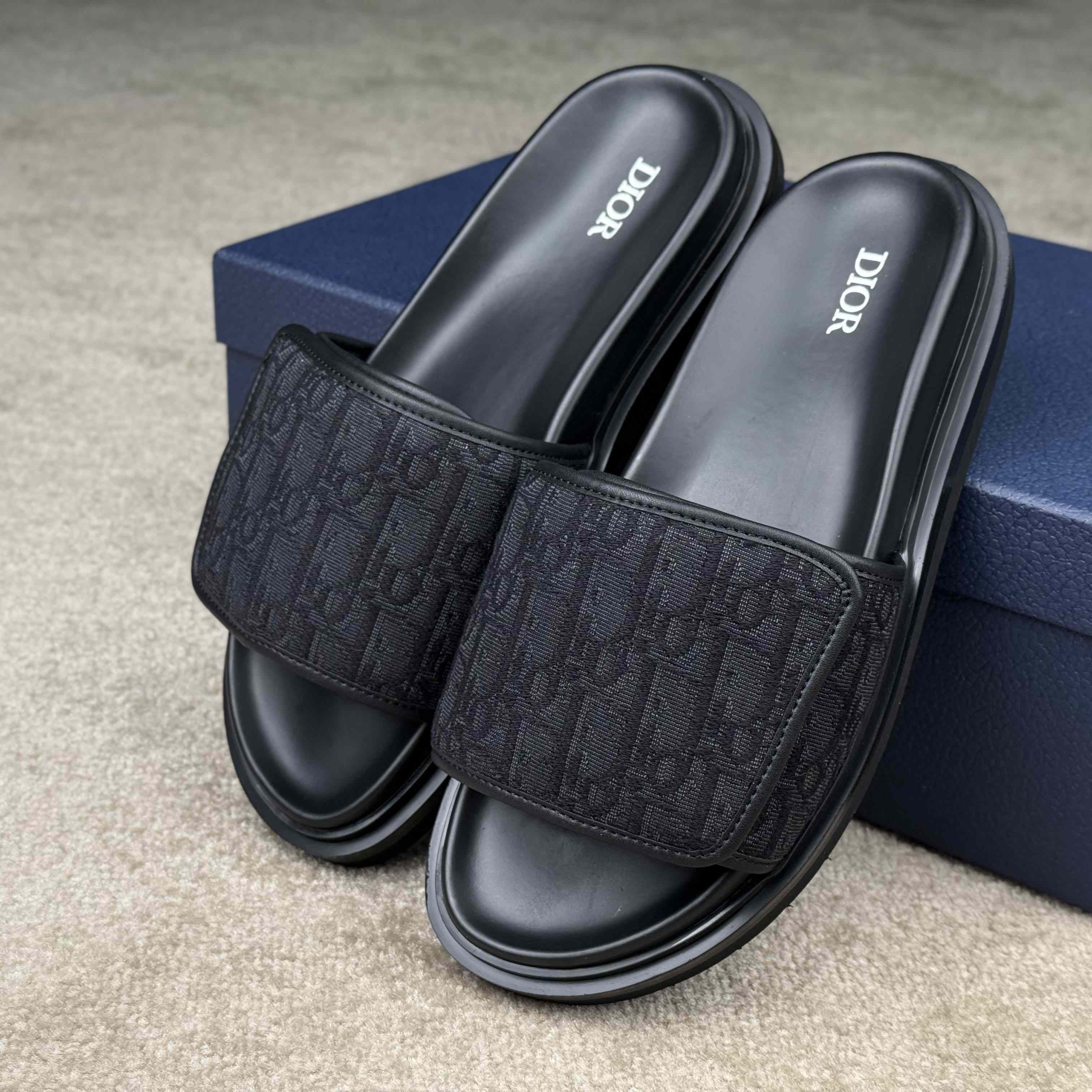 Dior Aqua Sandal  - FashionPlug