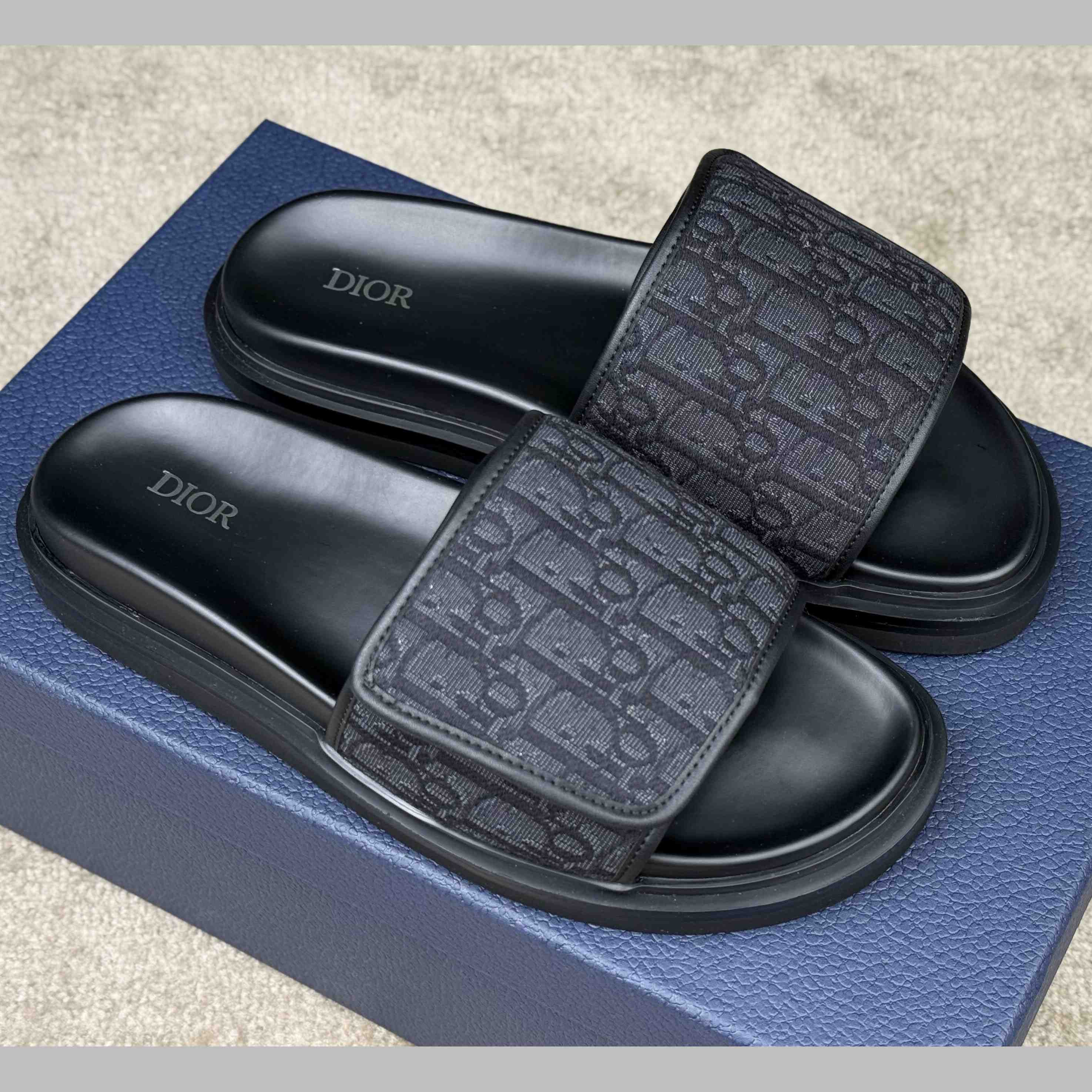 Dior Aqua Sandal  - FashionPlug