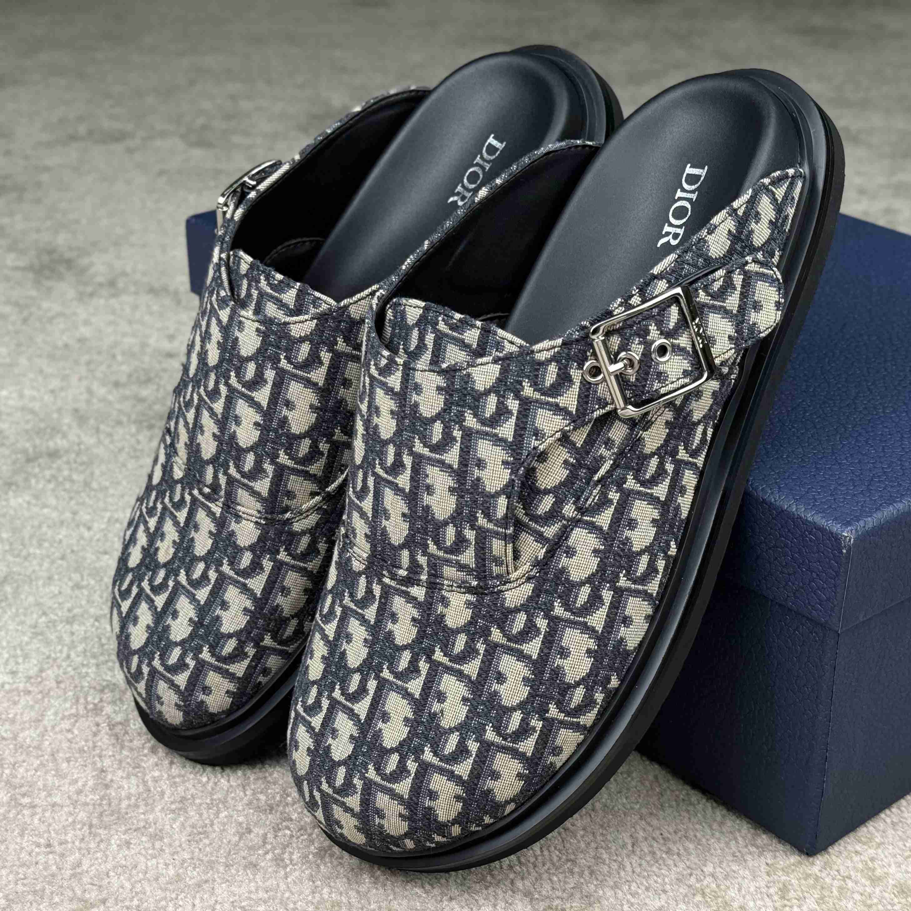 Dior Aqua Mule  - FashionPlug