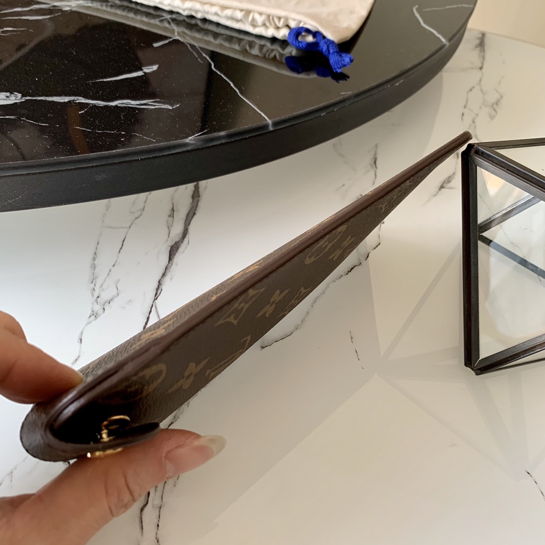 Louis Vuitton LV Etui MM Sunglasses Case    8.5-3-19cm   M00284  - FashionPlug
