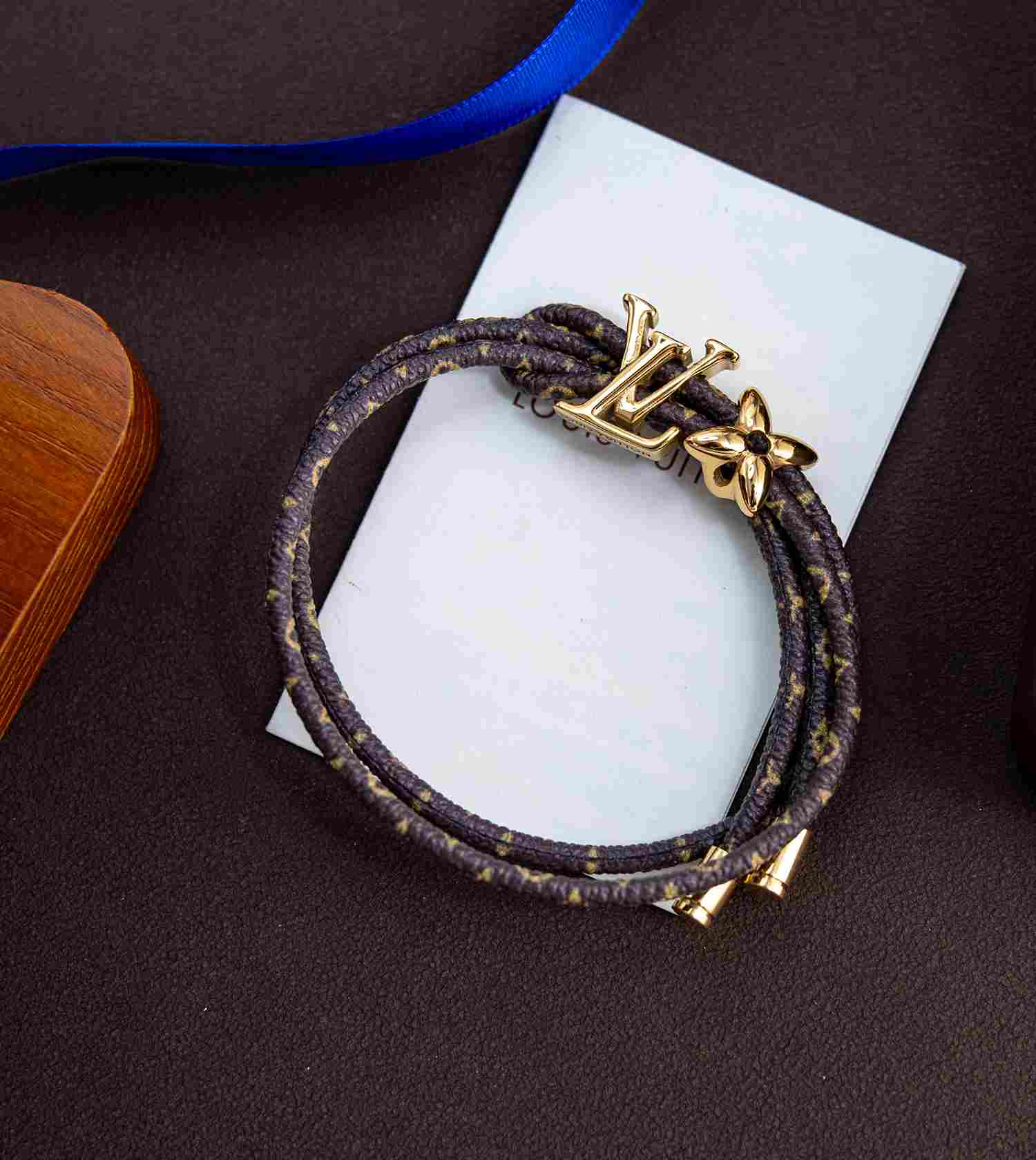 Louis Vuitton LV Bloom Bracelet   M8416Z - FashionPlug