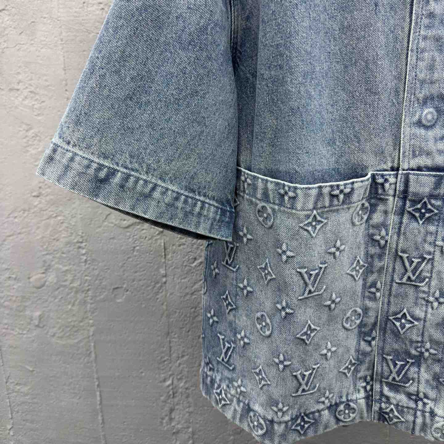 Louis Vuitton Short-Sleeved Denim Workwear Shirt  1ABLDG - FashionPlug