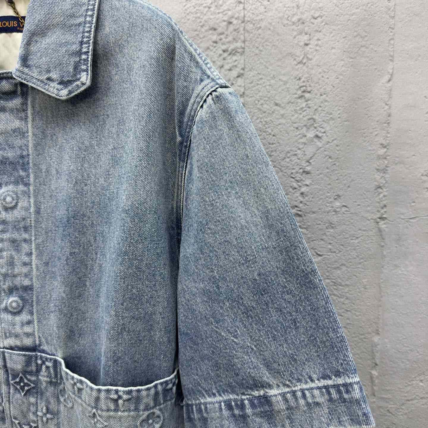 Louis Vuitton Short-Sleeved Denim Workwear Shirt  1ABLDG - FashionPlug