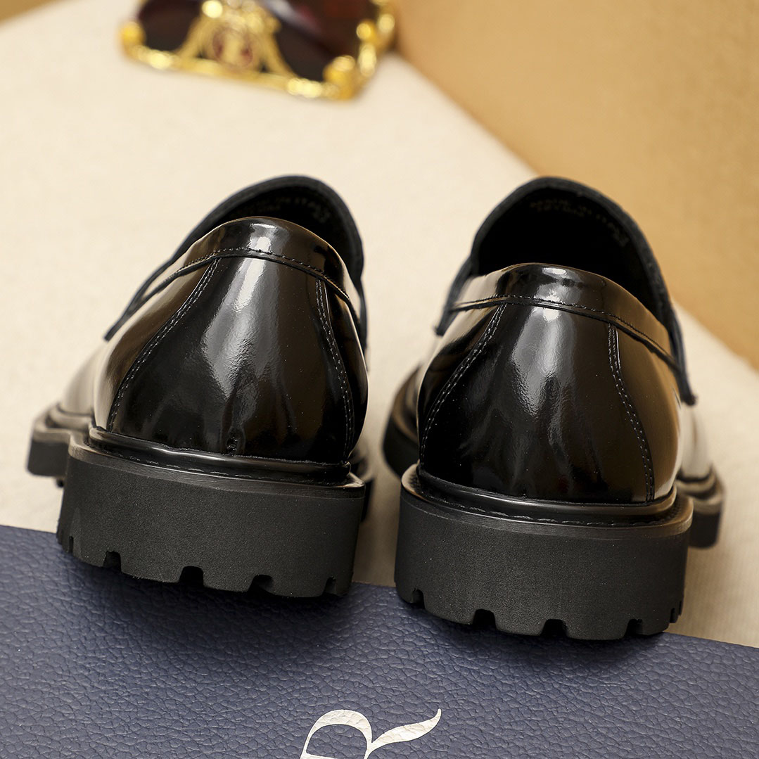 Dior Explorer Loafer - FashionPlug