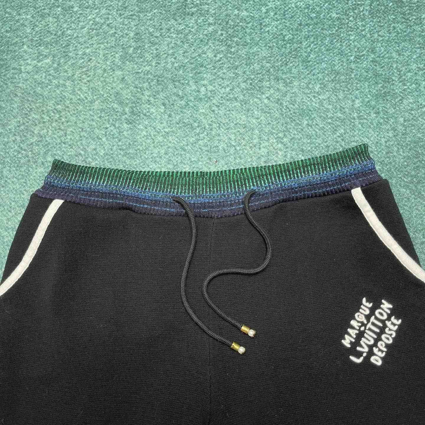 Louis Vuitton Cotton Jersey College Shorts    1AGTR9 - FashionPlug