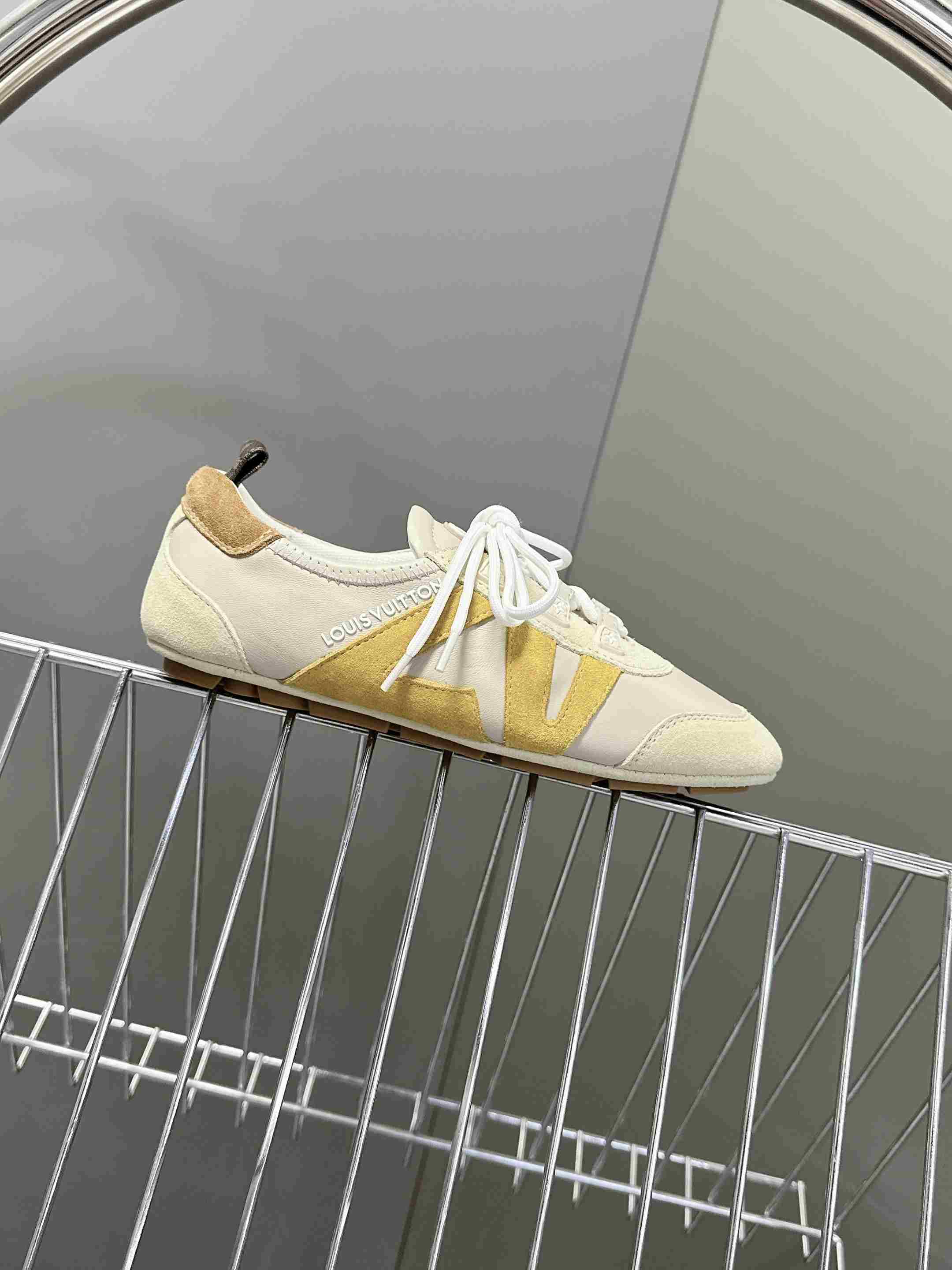 Louis Vuitton LV Sneakerina   1AHNEY - FashionPlug