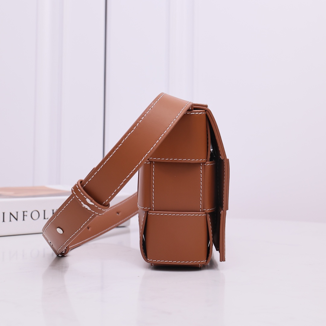 Bottega Veneta Cassette - FashionPlug