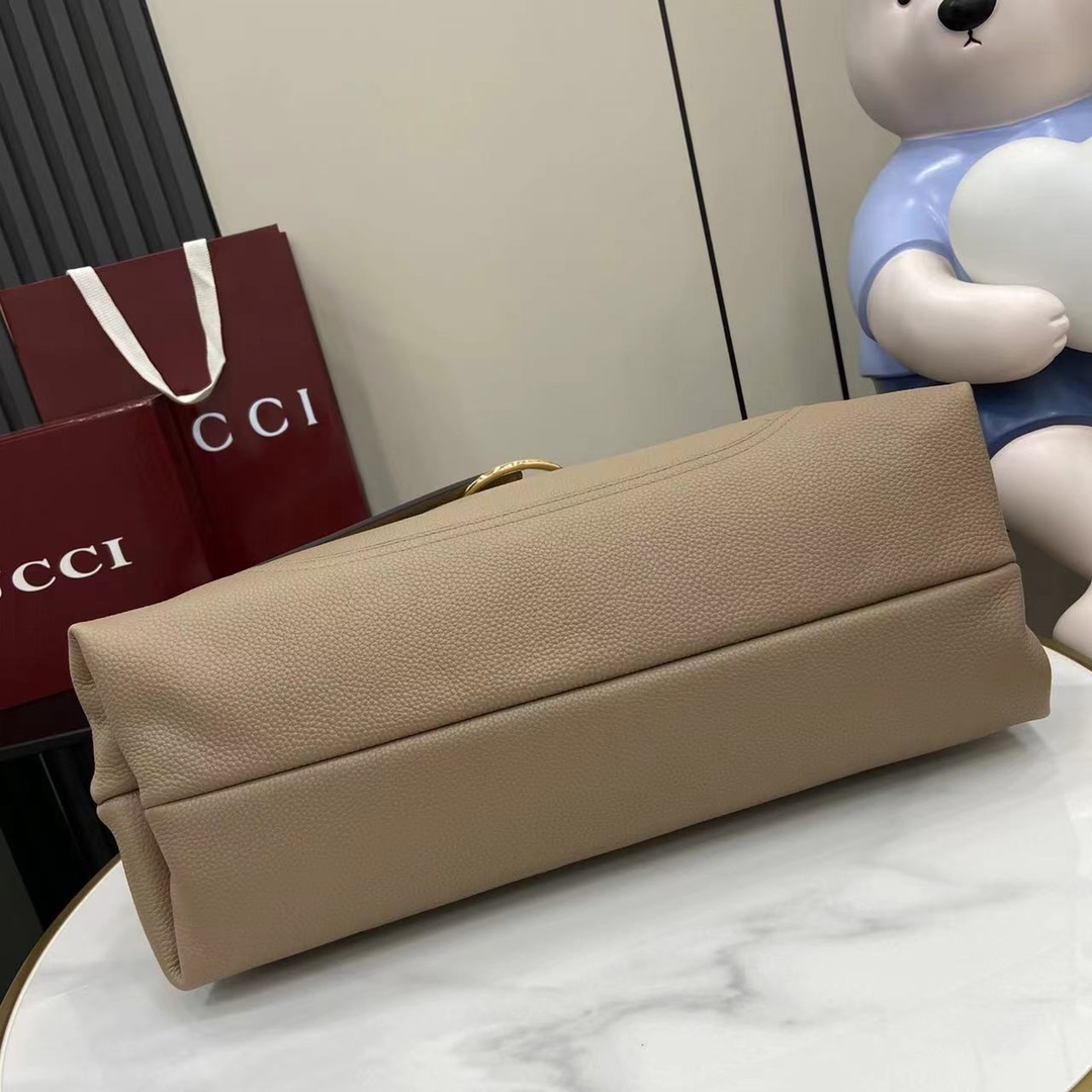 Gucci Softbit Maxi Shoulder Bag - FashionPlug