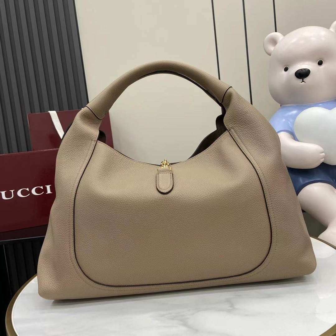 Gucci Softbit Maxi Shoulder Bag - FashionPlug
